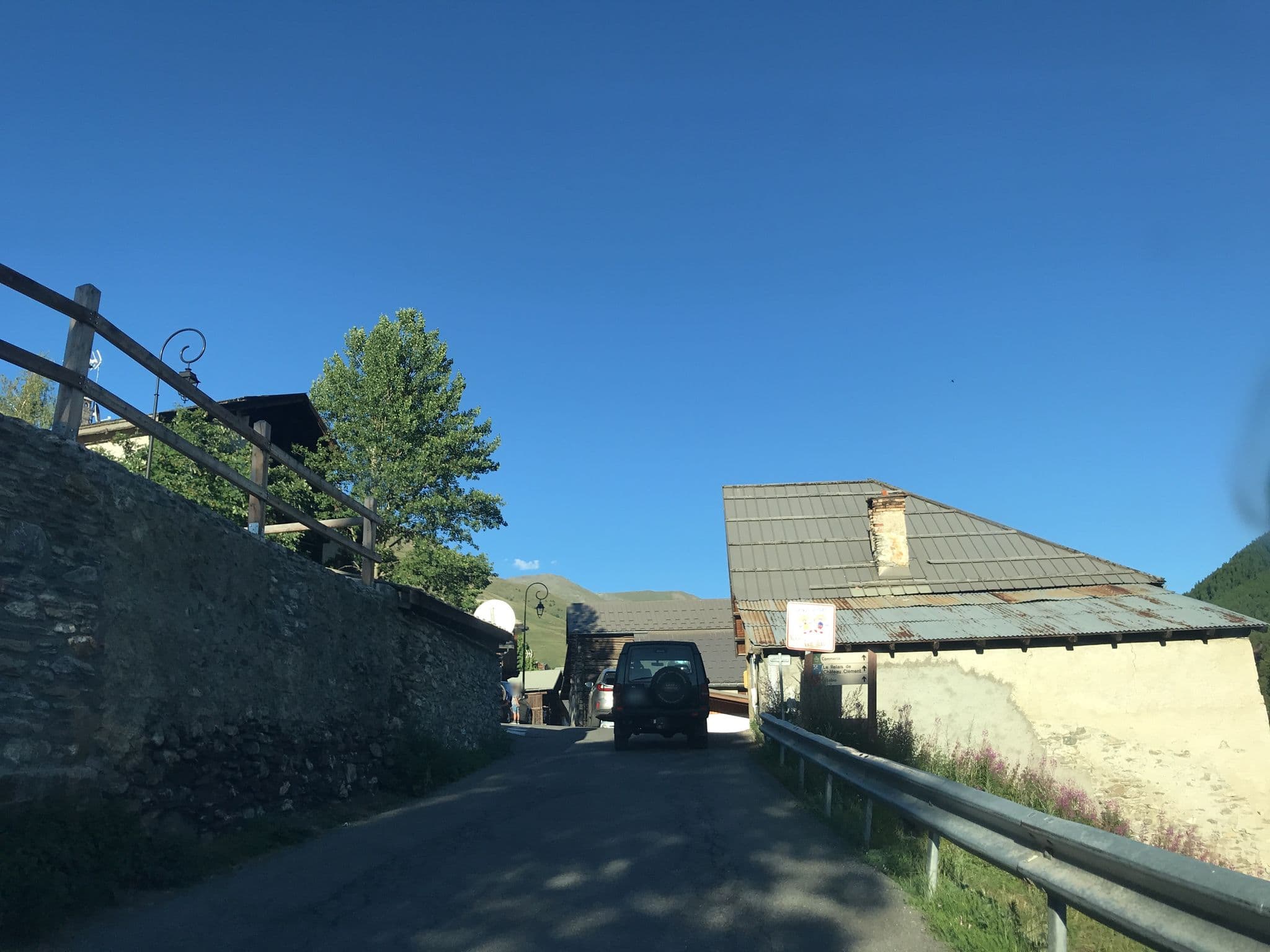 Street view near LE RELAIS DE CHATEAU-CLEMENT, Guillestre — © pgiraud (CC BY-SA · Mapillary)
