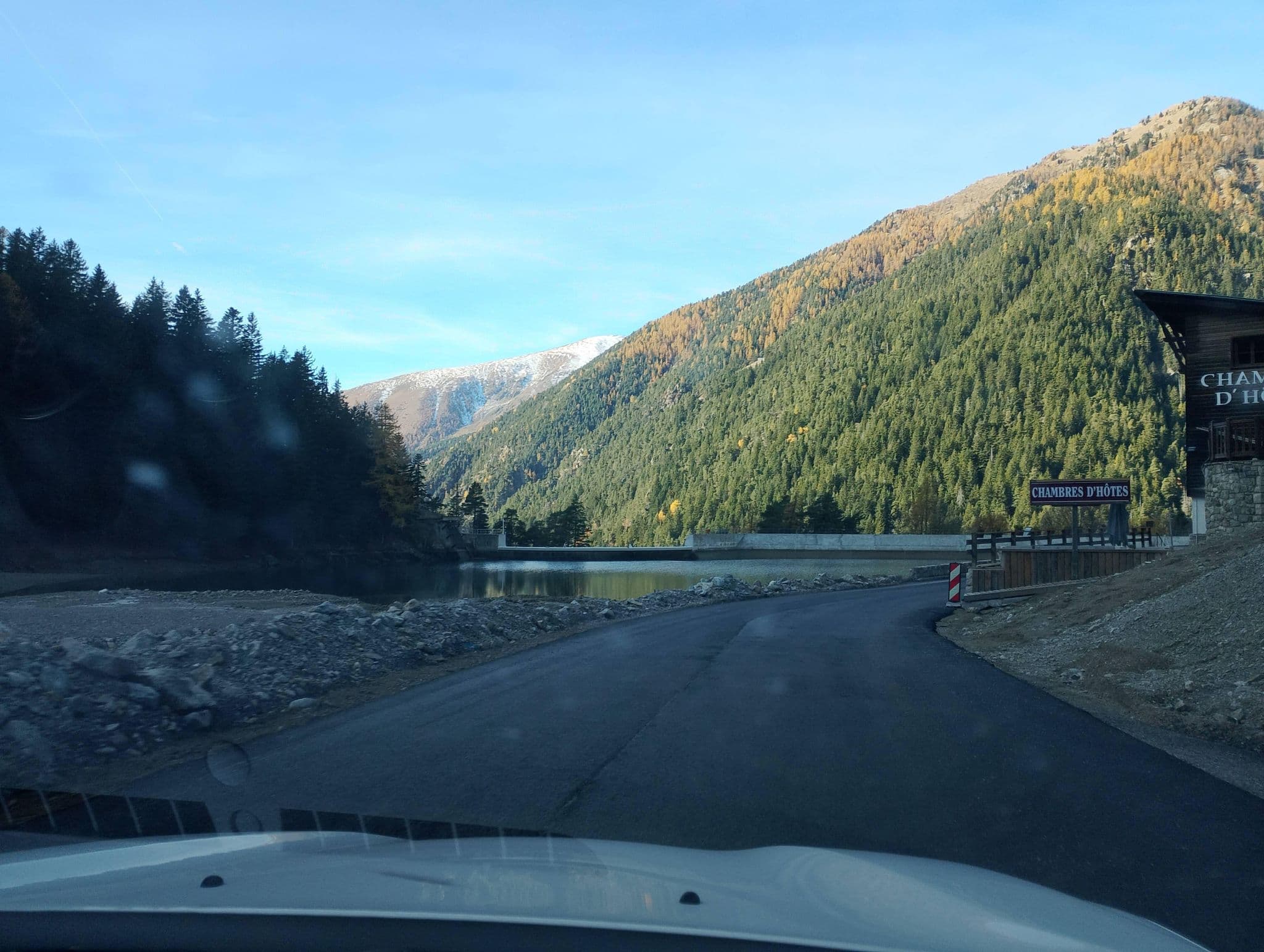 Street view near Grand Chalet du Lac du Boreon, Saint-Martin-Vésubie — © Simon_chabe (CC BY-SA · Mapillary)