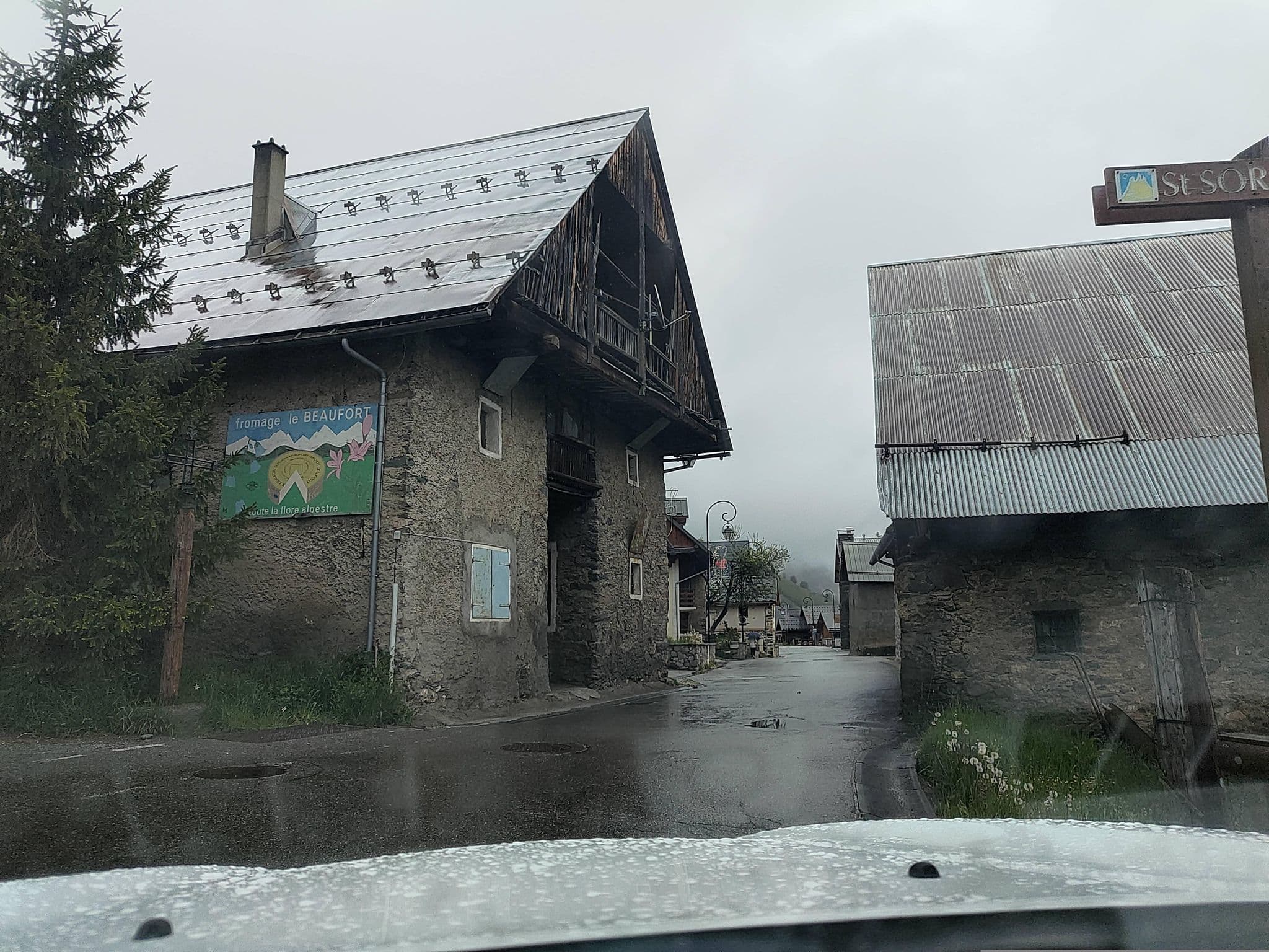 Street view near Les Fermes de Saint Sorlin, Saint-Jean-de-Maurienne — © MatthieuF4FNE (CC BY-SA · Mapillary)