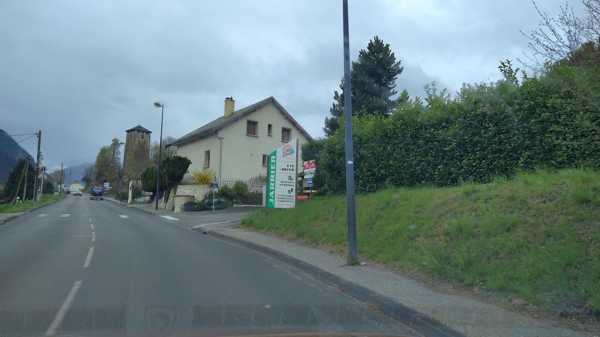Street view near Kiki & Coco, Saint-Jean-de-Maurienne — © MatthieuF4FNE (CC BY-SA · Mapillary)