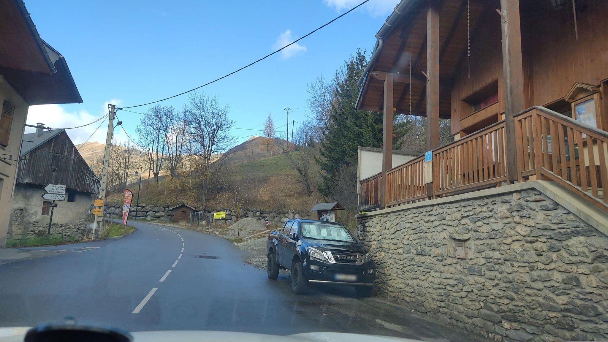 Street view near Residence La Fontaine Du Roi Saint-Jean-d'Arves, Saint-Jean-de-Maurienne — © MatthieuF4FNE (CC BY-SA · Mapillary)
