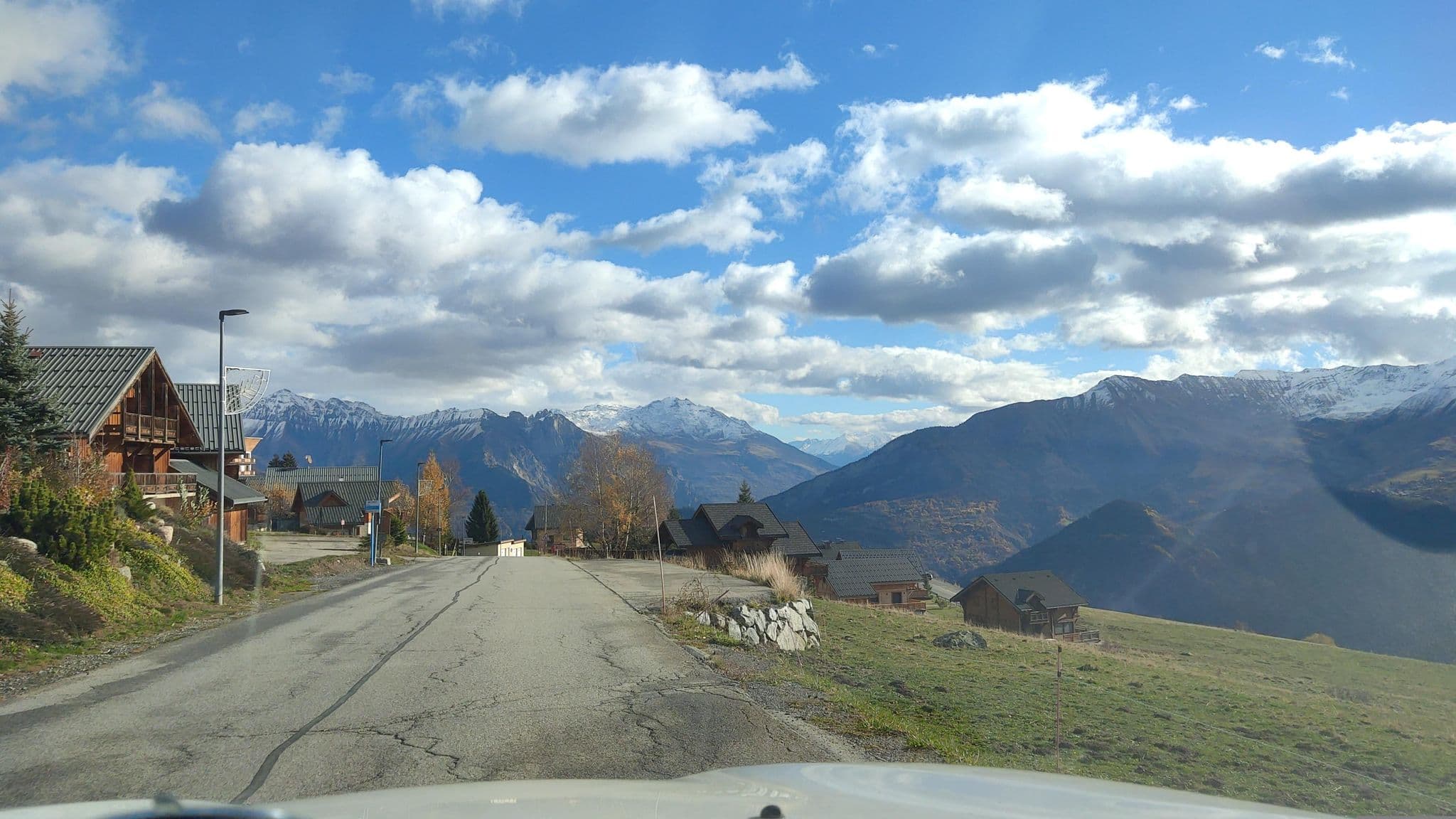Street view near Chalet Du Levant - Chambres d'hôtes, Saint-Jean-de-Maurienne — © MatthieuF4FNE (CC BY-SA · Mapillary)