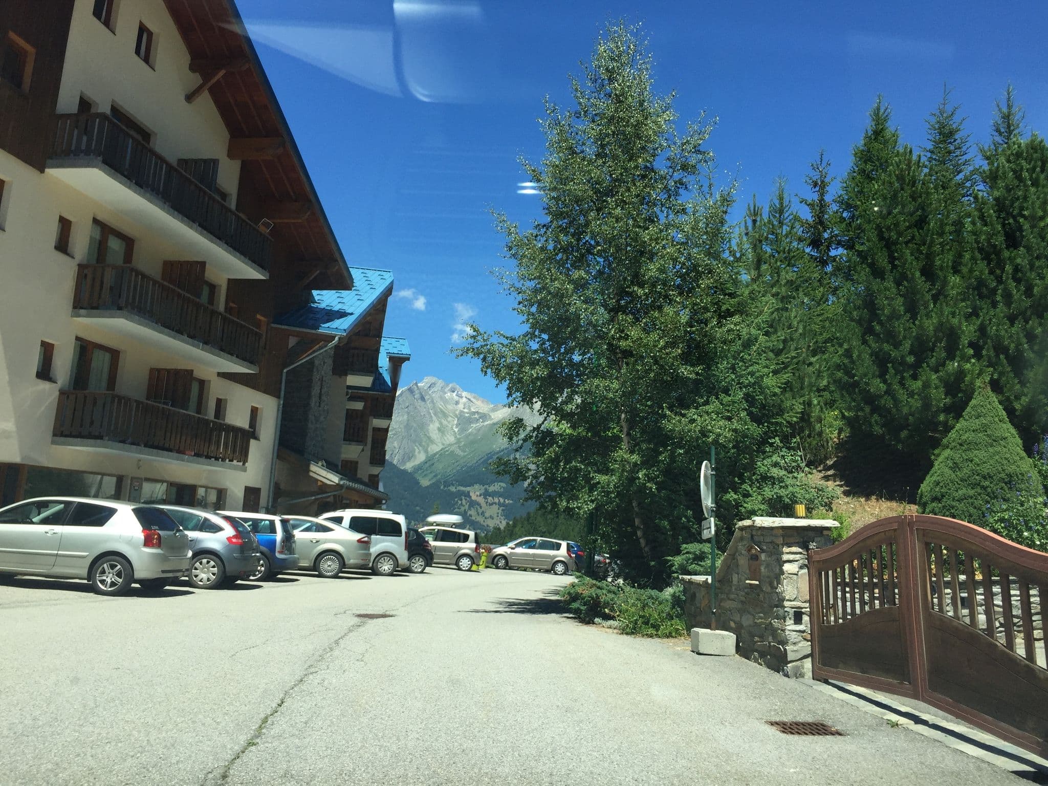 Street view near Résidence la Turra Vacancéole, Modane — © pgiraud (CC BY-SA · Mapillary)