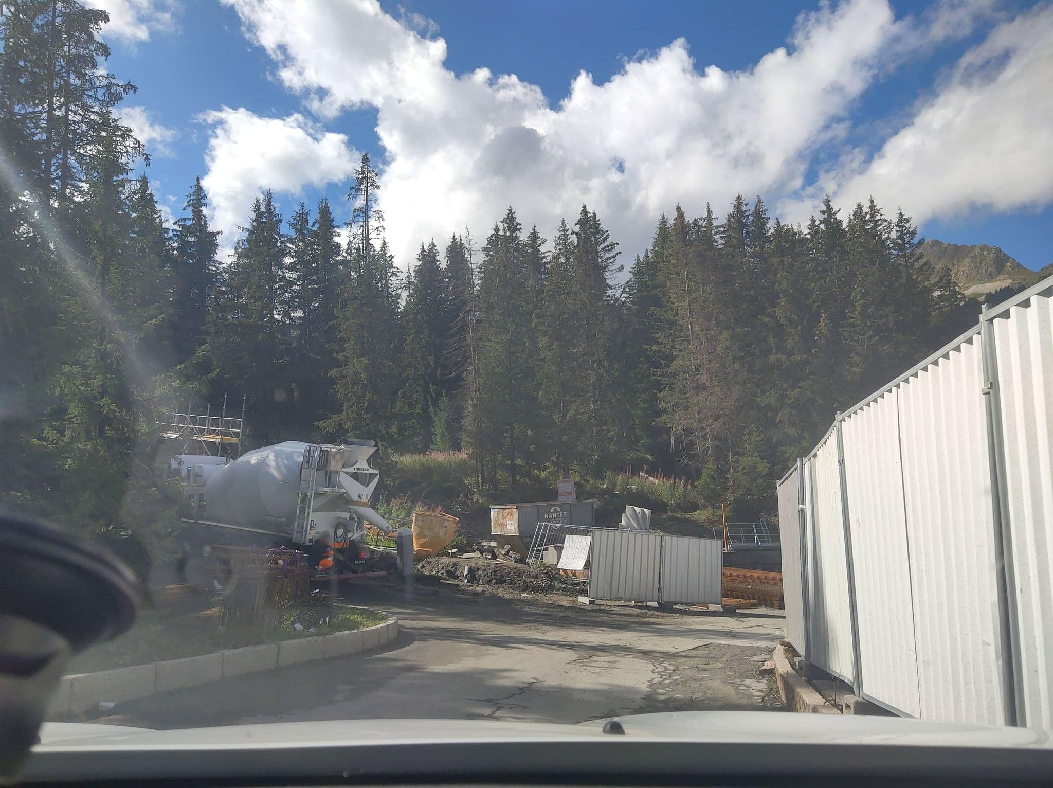 Street view near Les Florineiges, Courchevel — © MatthieuF4FNE (CC BY-SA · Mapillary)