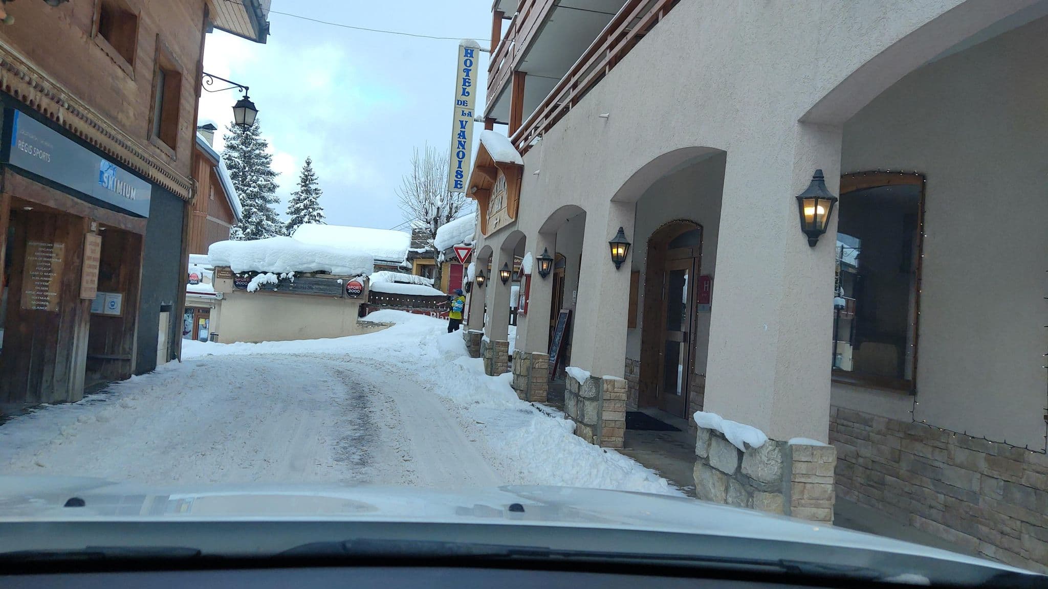 Street view near Hôtel de la Vanoise, Courchevel — © MatthieuF4FNE (CC BY-SA · Mapillary)