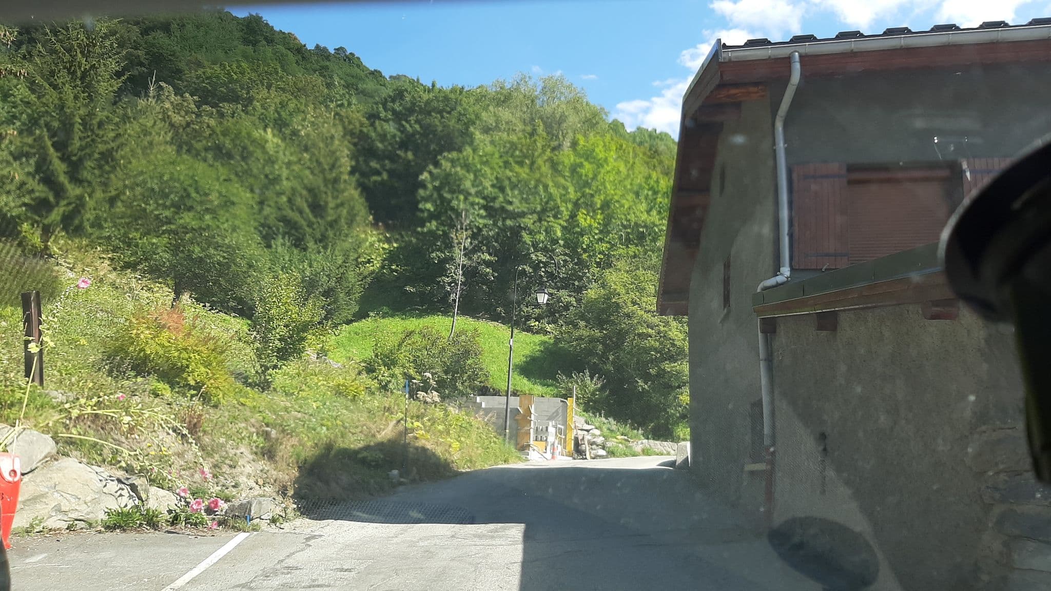 Street view near Hôtel les Carrettes, Saint-Michel-de-Maurienne — © alexmodesto73 (CC BY-SA · Mapillary)