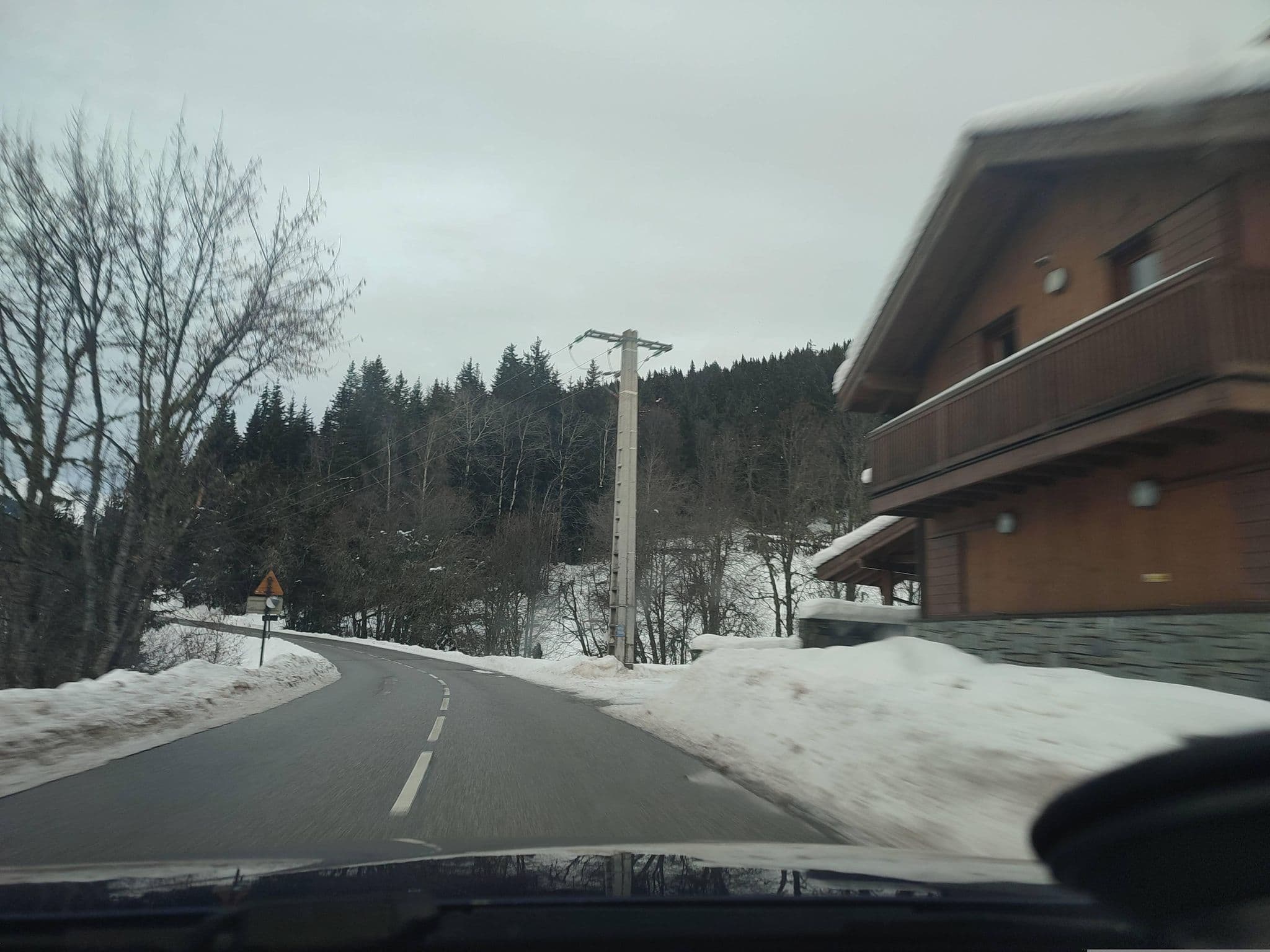 Street view near Le Hameau des Biches, Méribel — © VincentCoq (CC BY-SA · Mapillary)