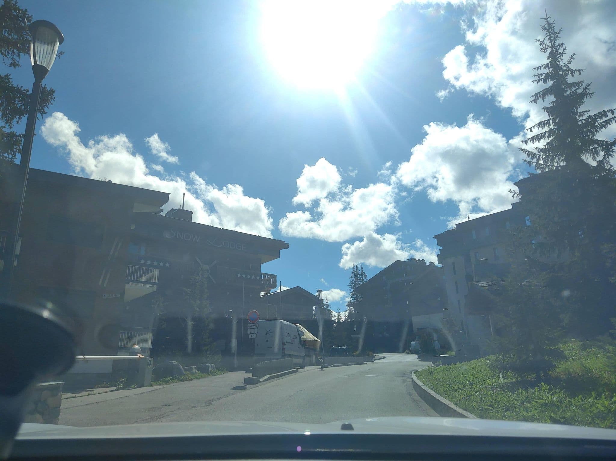 Street view near Hotel Saint Louis, Courchevel — © MatthieuF4FNE (CC BY-SA · Mapillary)