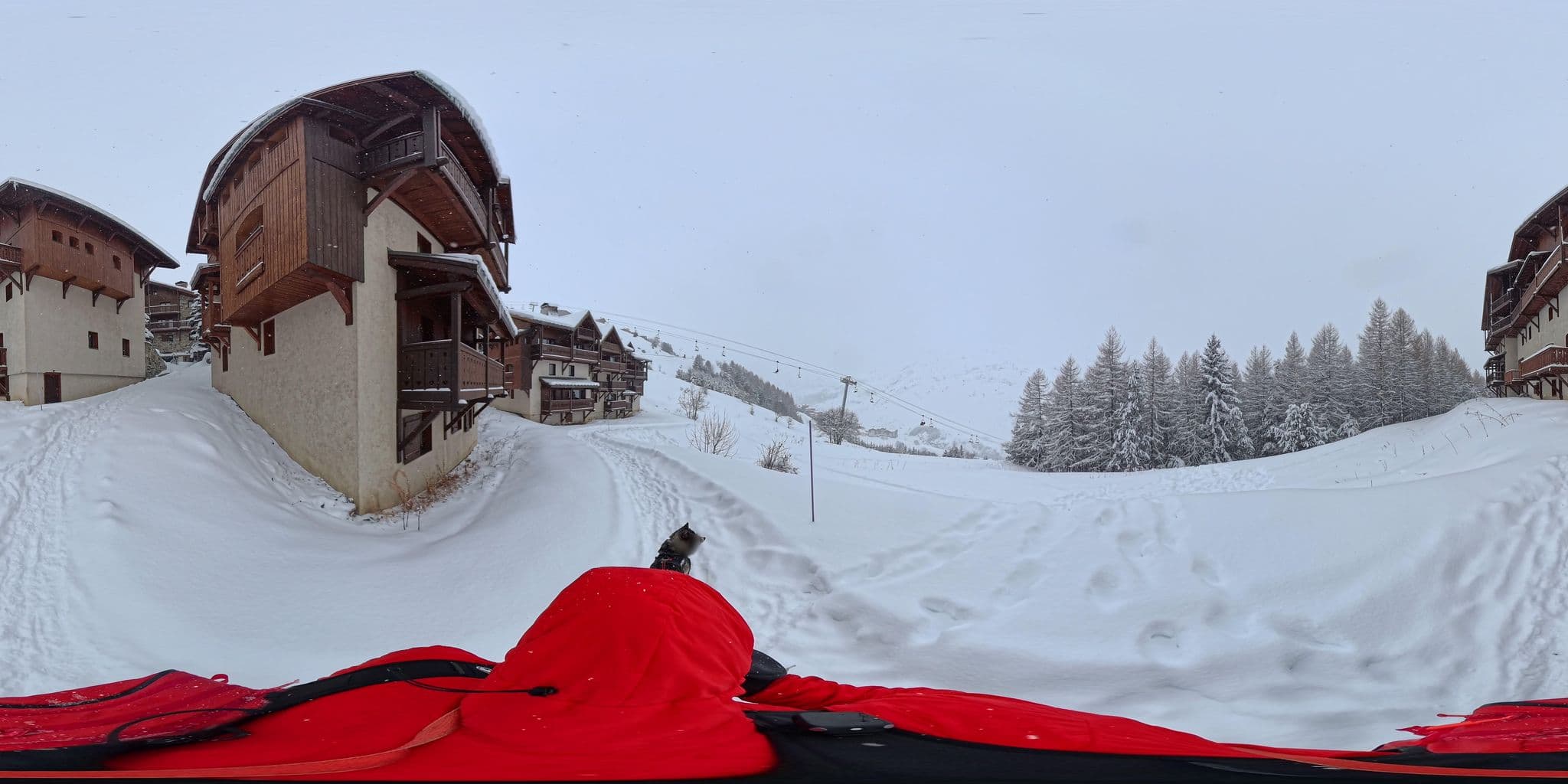 Street view near La Sapinière [Les Menuires], Val Thorens — © MattWithHuskies (CC BY-SA · Mapillary)