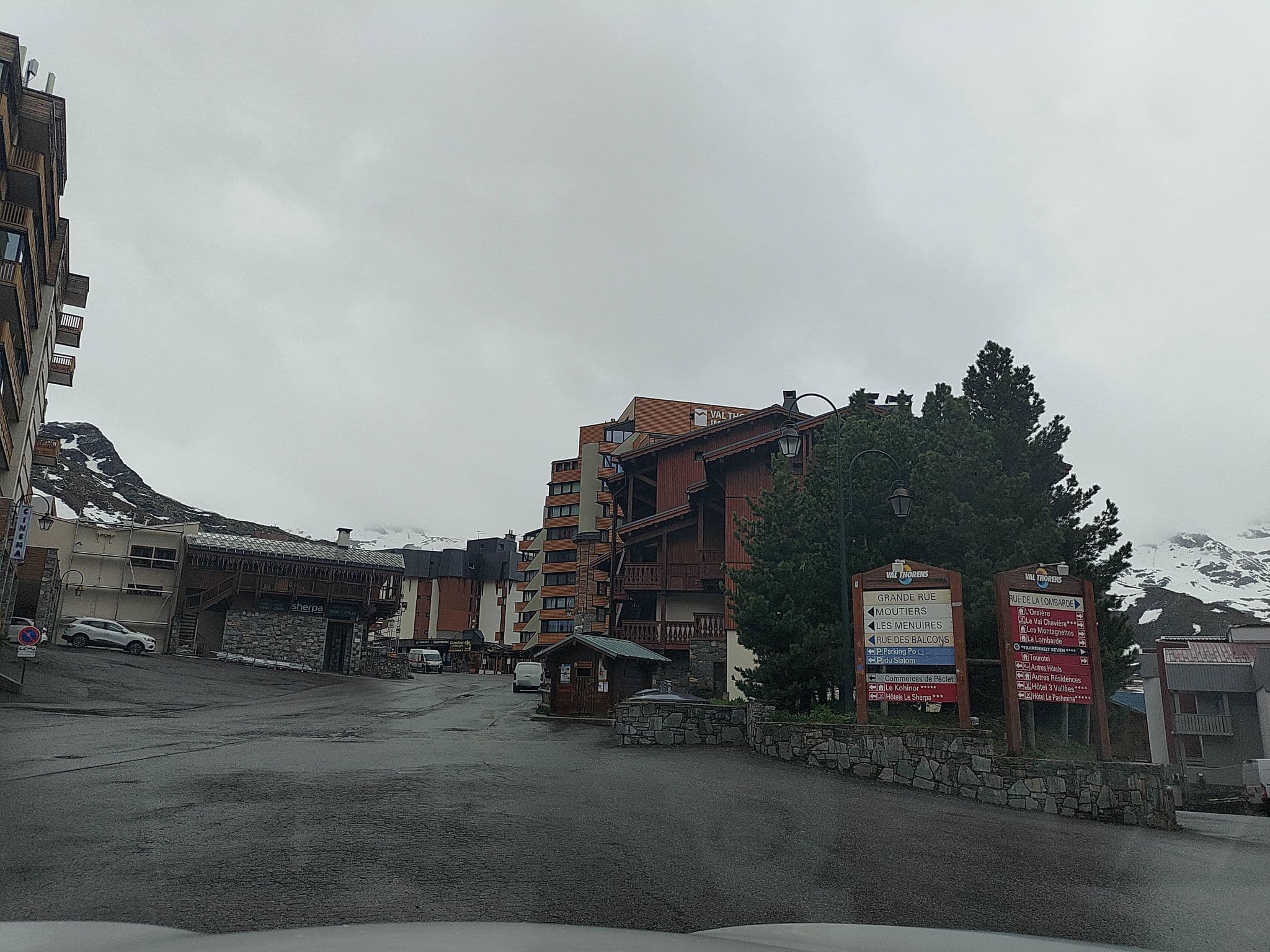 Street view near Le Hameau du Kashmir, Val Thorens — © MatthieuF4FNE (CC BY-SA · Mapillary)
