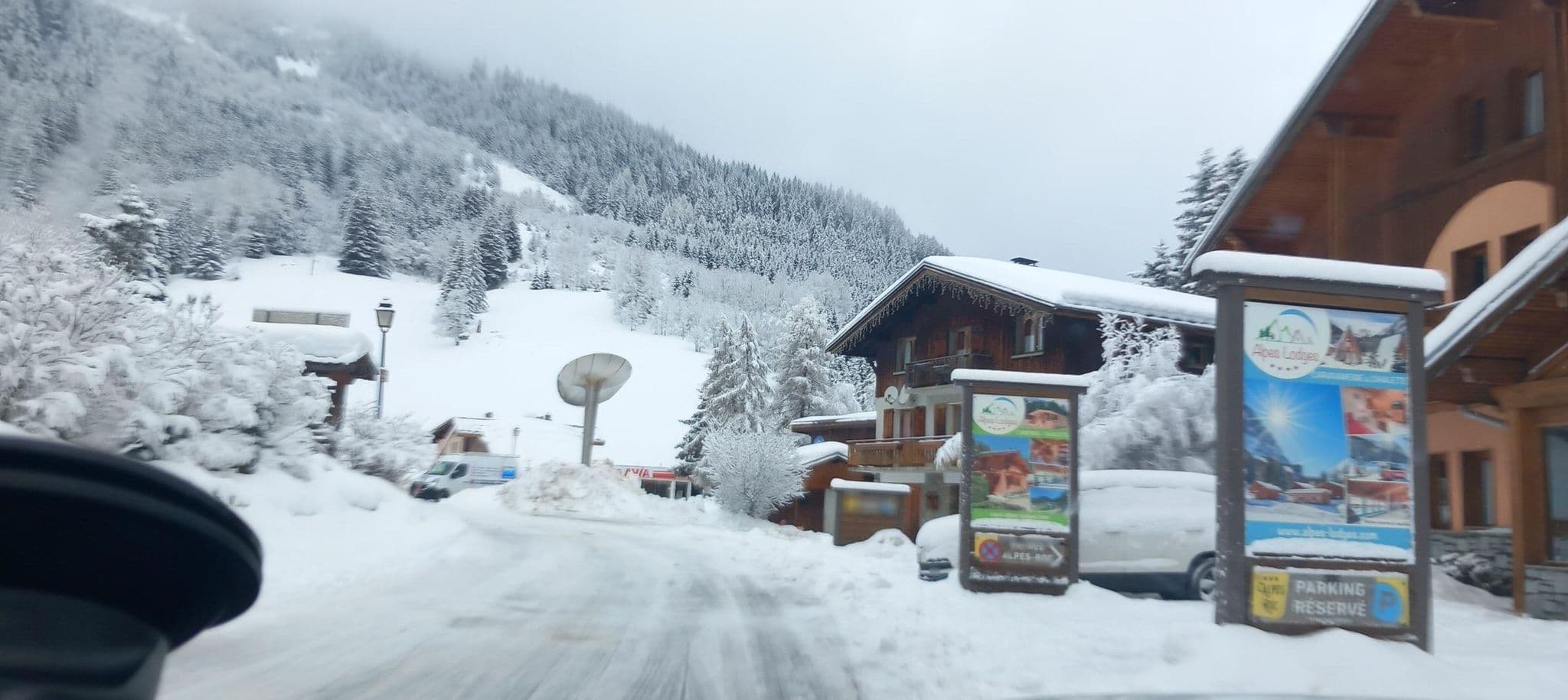 Street view near Alpes Roc, Courchevel — © MatthieuF4FNE (CC BY-SA · Mapillary)