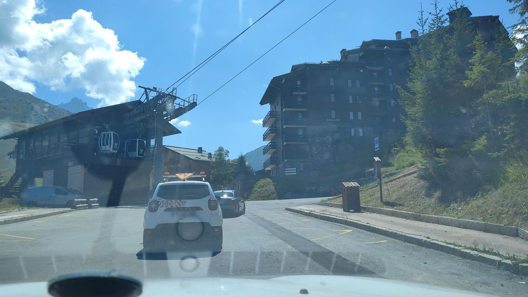 Street view near Ticket to Ride Mountain Lodge, Méribel — © MatthieuF4FNE (CC BY-SA · Mapillary)