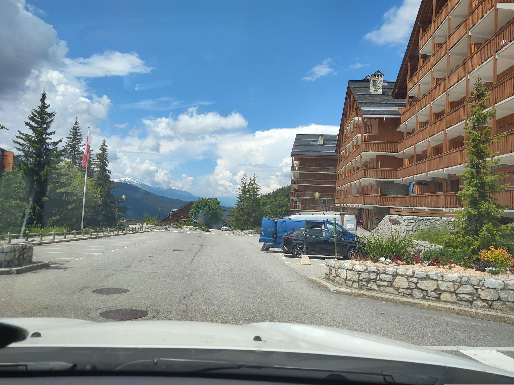 Street view near Hôtel Altitude 1600, Méribel — © MatthieuF4FNE (CC BY-SA · Mapillary)