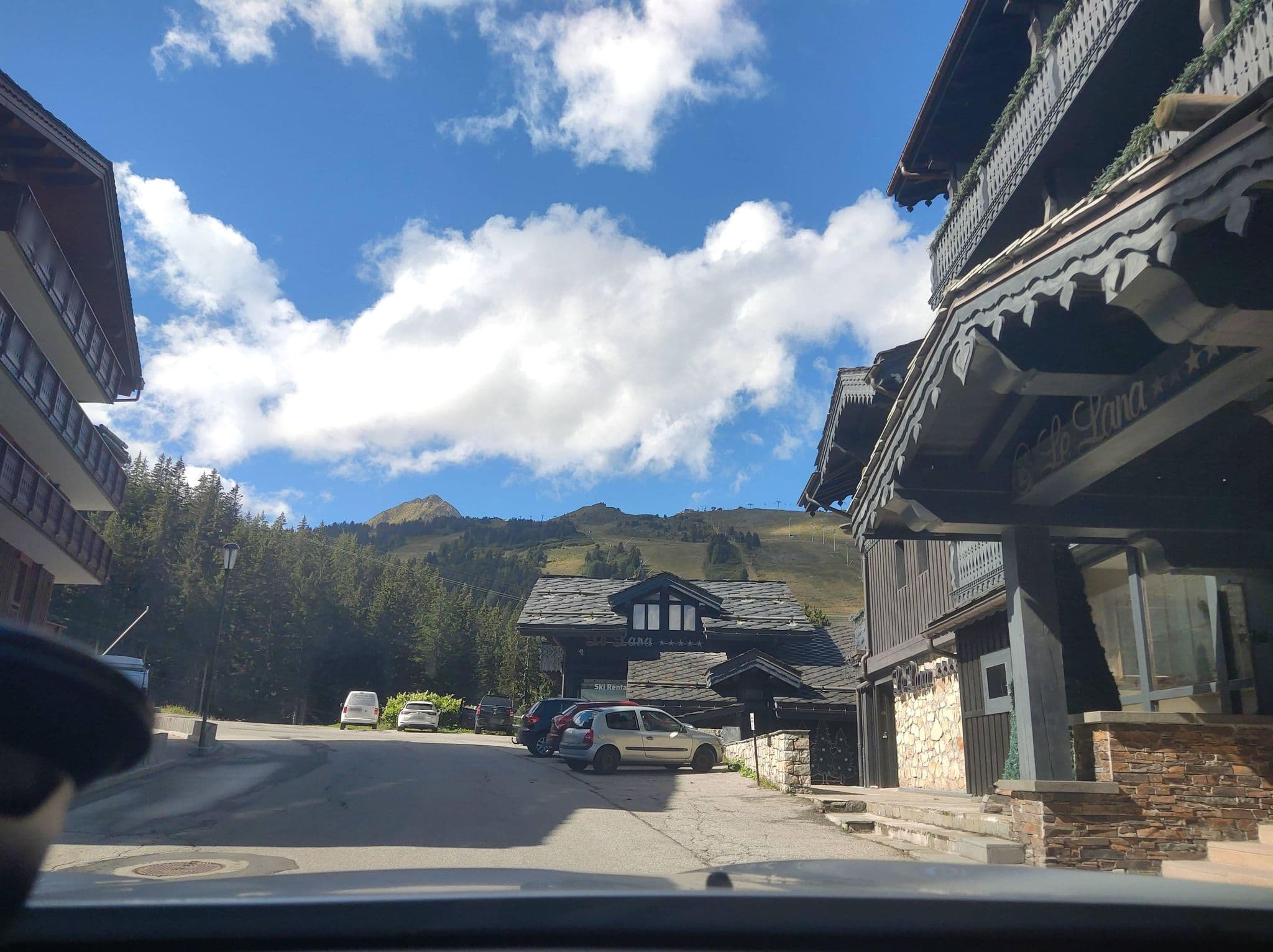 Street view near Société le Ski Limited, Courchevel — © MatthieuF4FNE (CC BY-SA · Mapillary)