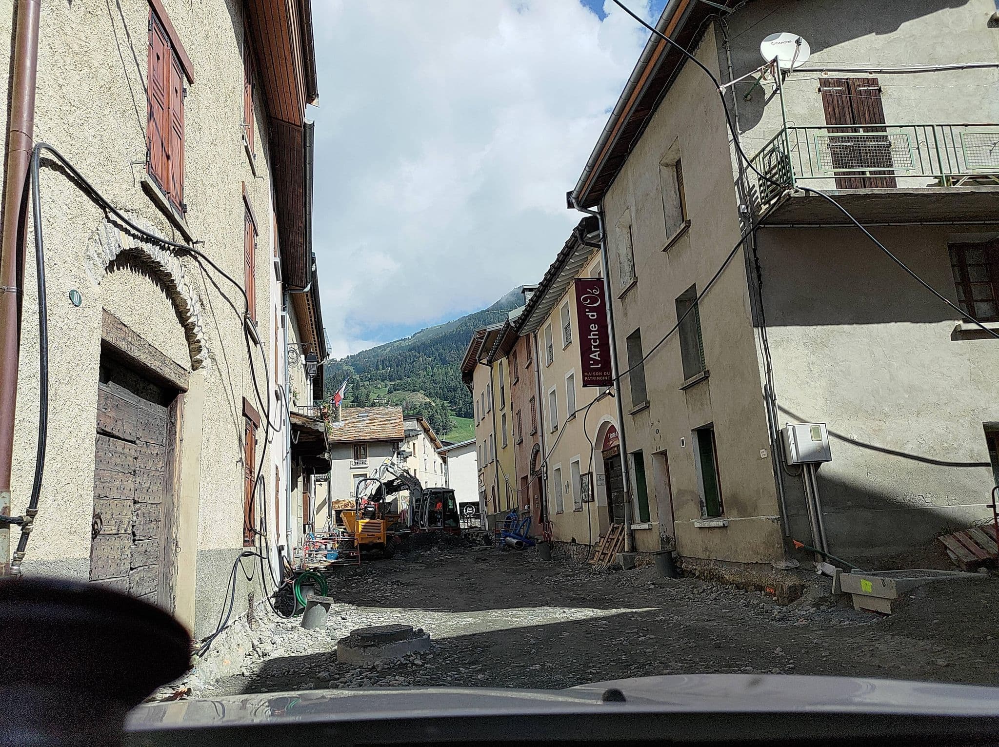 Street view near Le Montana, Modane — © MatthieuF4FNE (CC BY-SA · Mapillary)