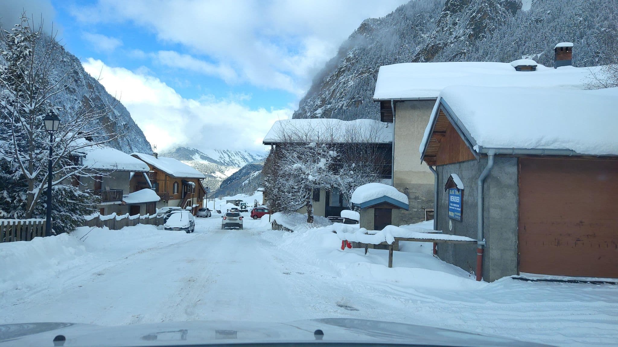 Street view near Le Gîte Du Roc Blanc, Courchevel — © MatthieuF4FNE (CC BY-SA · Mapillary)