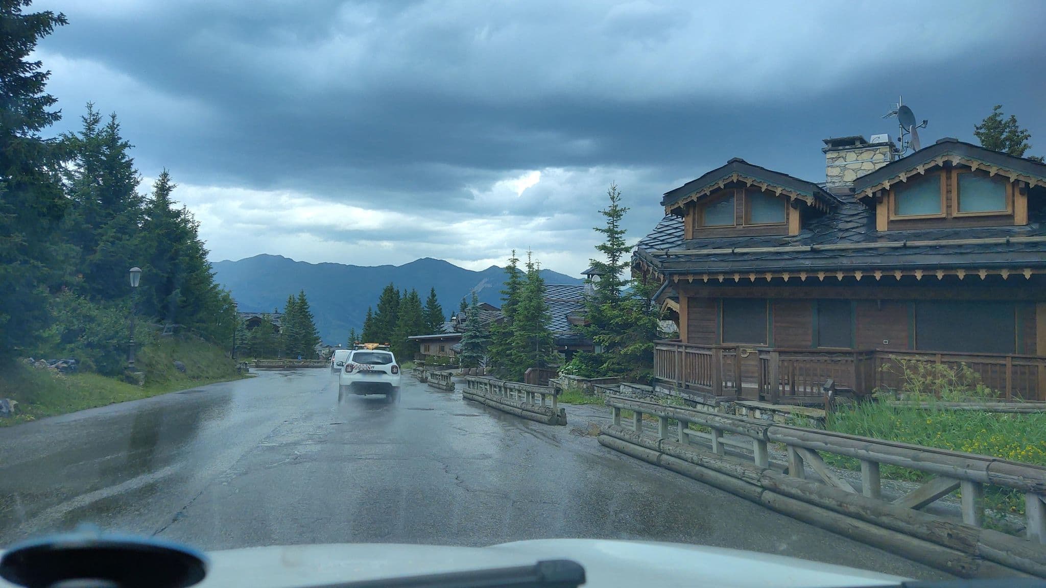 Street view near Chalet Everest, Courchevel — © MatthieuF4FNE (CC BY-SA · Mapillary)