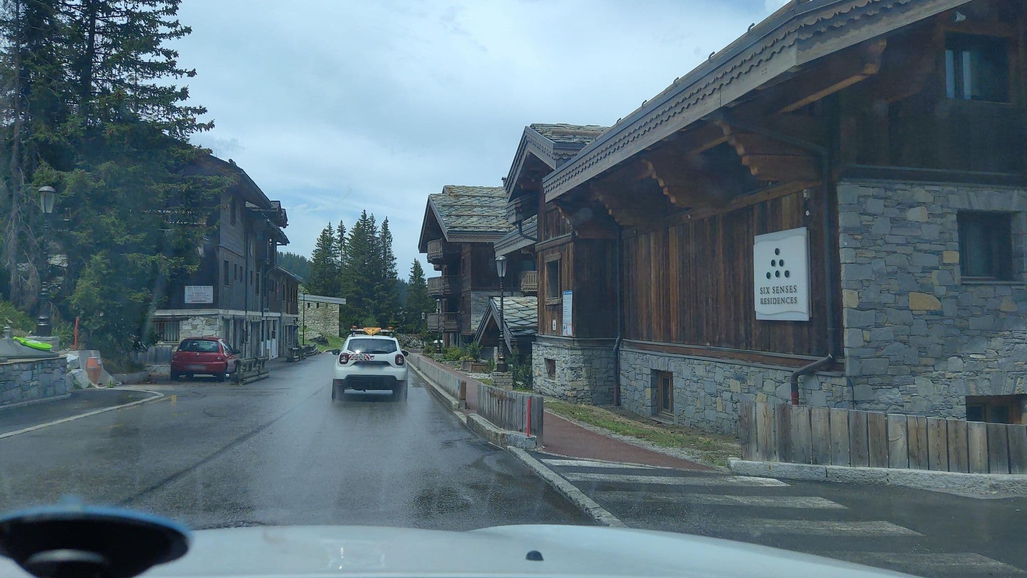 Street view near Centre Lionel Terray, Courchevel — © MatthieuF4FNE (CC BY-SA · Mapillary)