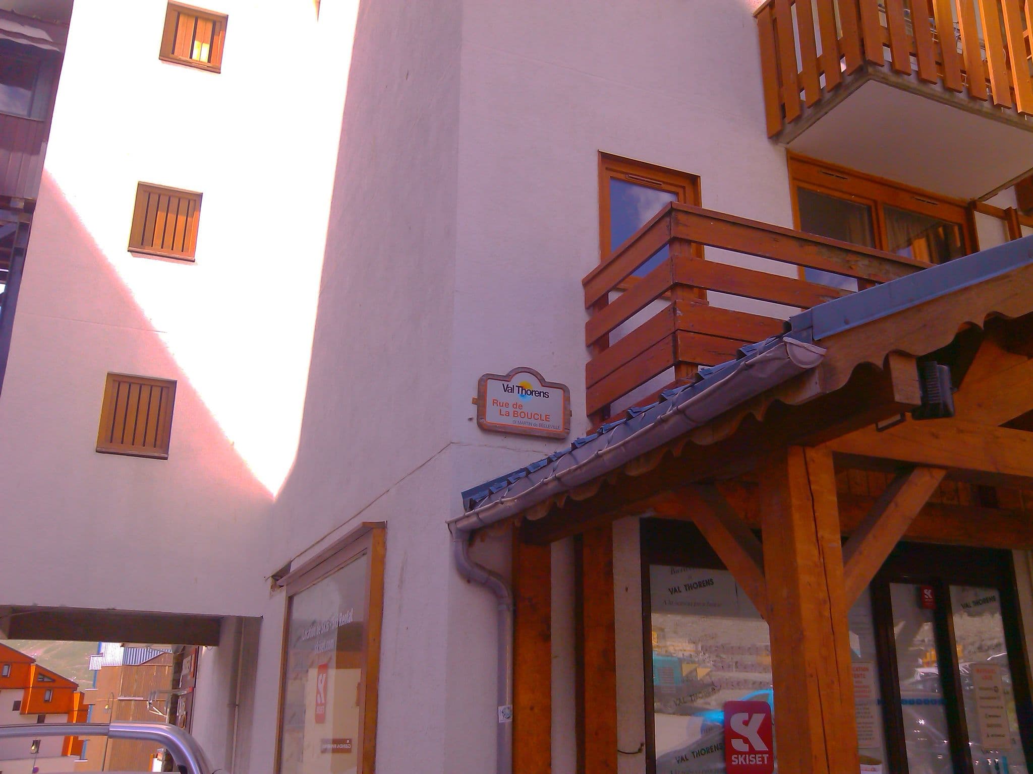 Street view near Belambra Clubs, Val Thorens — © zerpou (CC BY-SA · Mapillary)