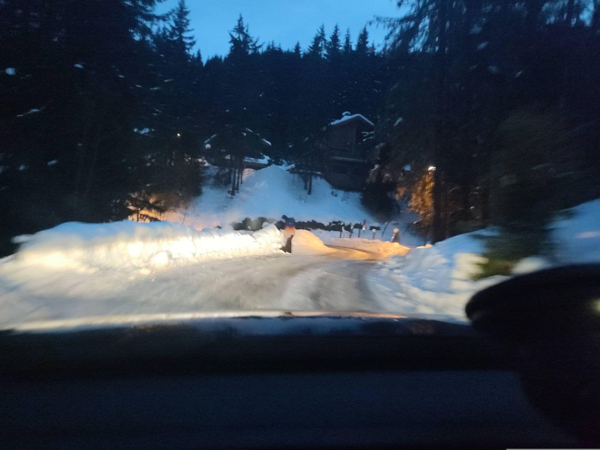 Street view near Chalet Clementine, Méribel — © VincentCoq (CC BY-SA · Mapillary)