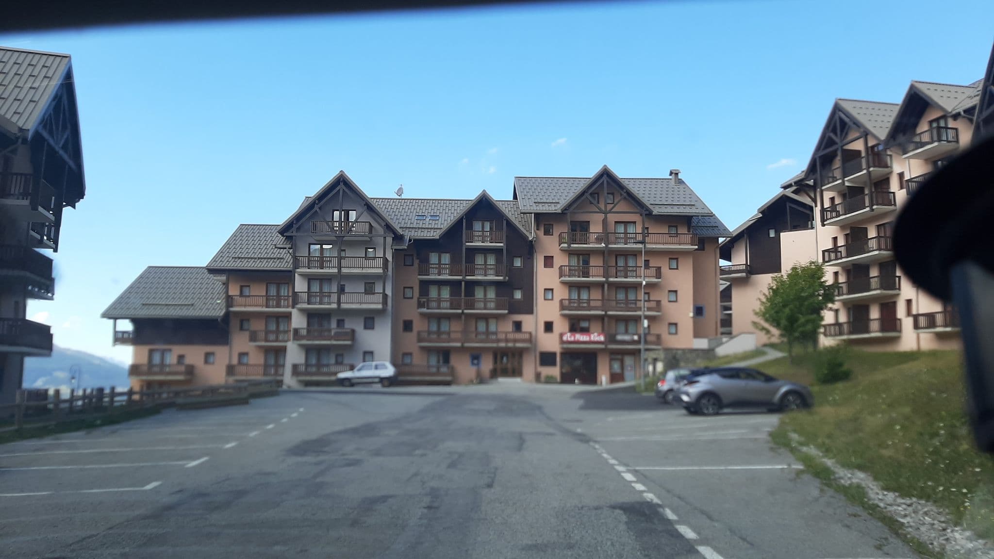 Street view near Les Lumières de Neige, Valloire — © alexmodesto73 (CC BY-SA · Mapillary)