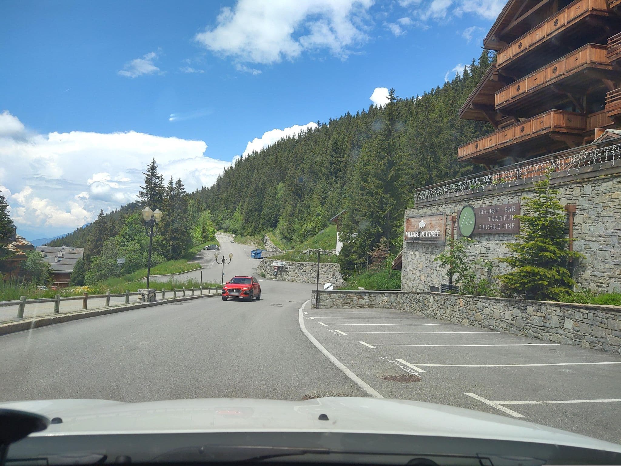 Street view near L'Oree du Bois Hôtel Meribel, Méribel — © MatthieuF4FNE (CC BY-SA · Mapillary)