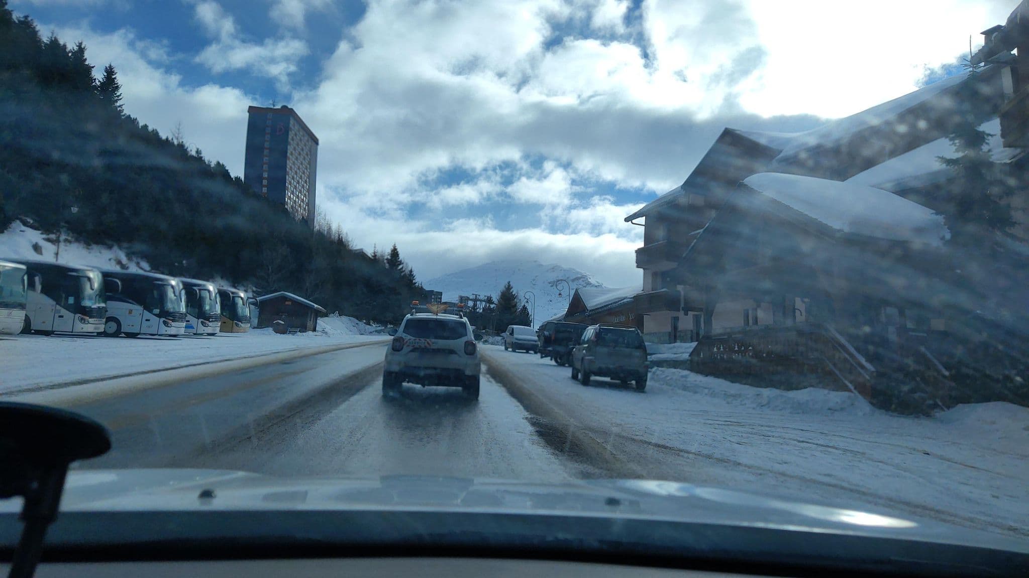 Street view near Le Menuire Chalet-Hôtel&Spa, Val Thorens — © MatthieuF4FNE (CC BY-SA · Mapillary)