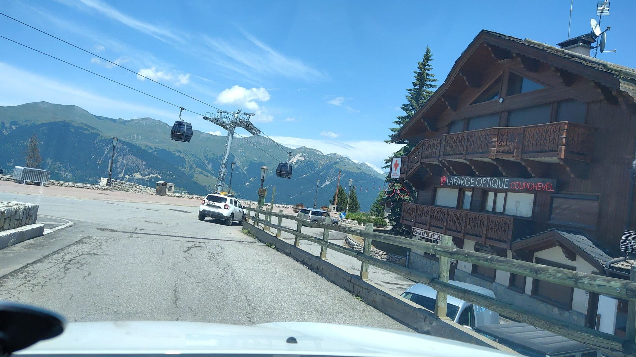 Street view near Annapurna, Courchevel — © MatthieuF4FNE (CC BY-SA · Mapillary)
