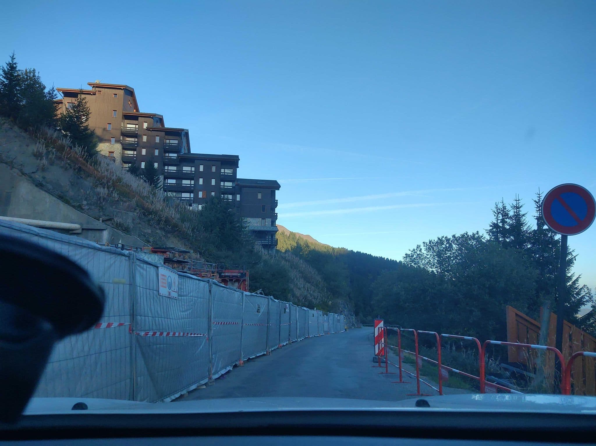 Street view near Residence Gentianes, Méribel — © MatthieuF4FNE (CC BY-SA · Mapillary)