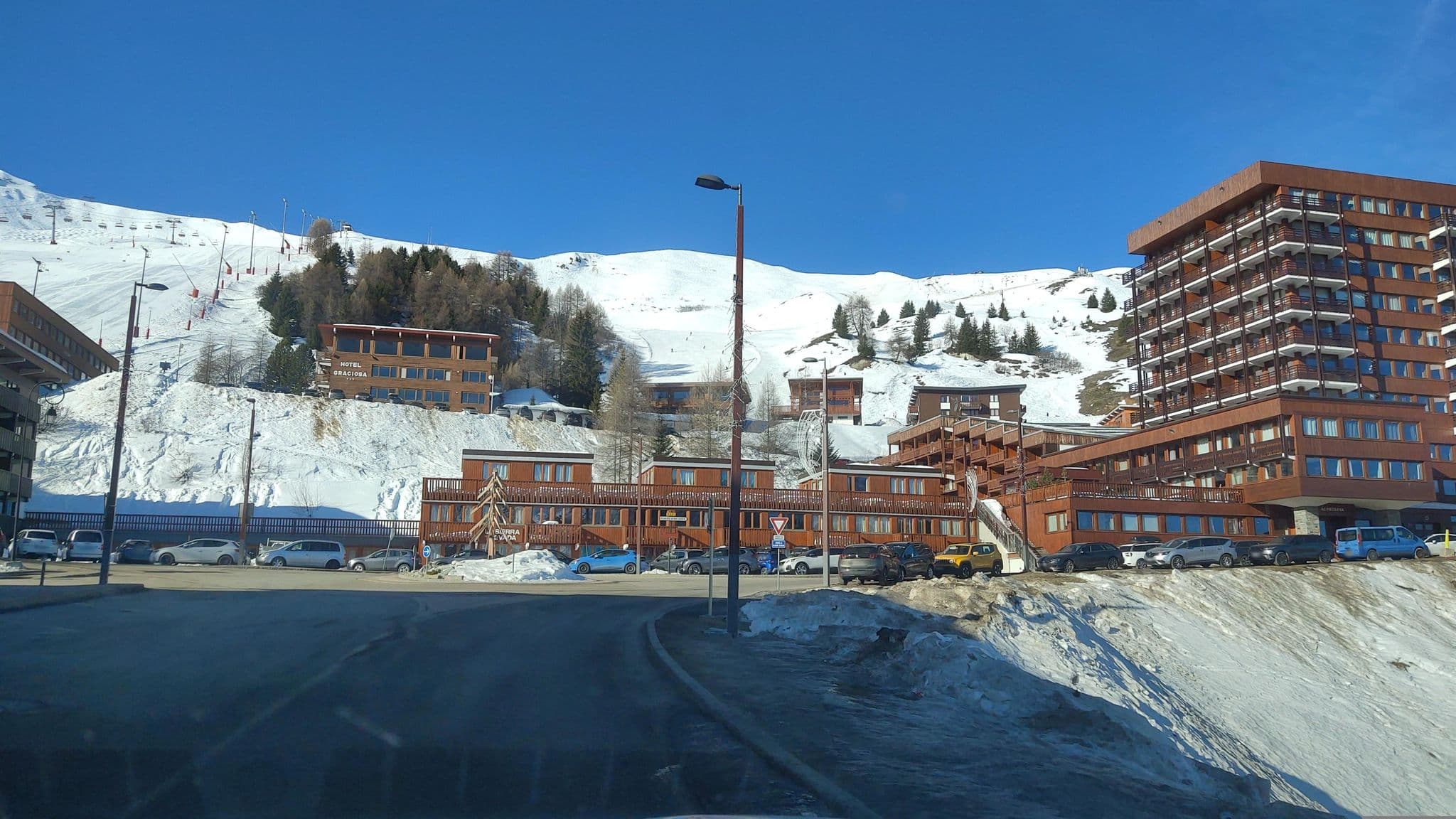 Street view near Les Melezes Asptt, Belle-Plagne — © MatthieuF4FNE (CC BY-SA · Mapillary)