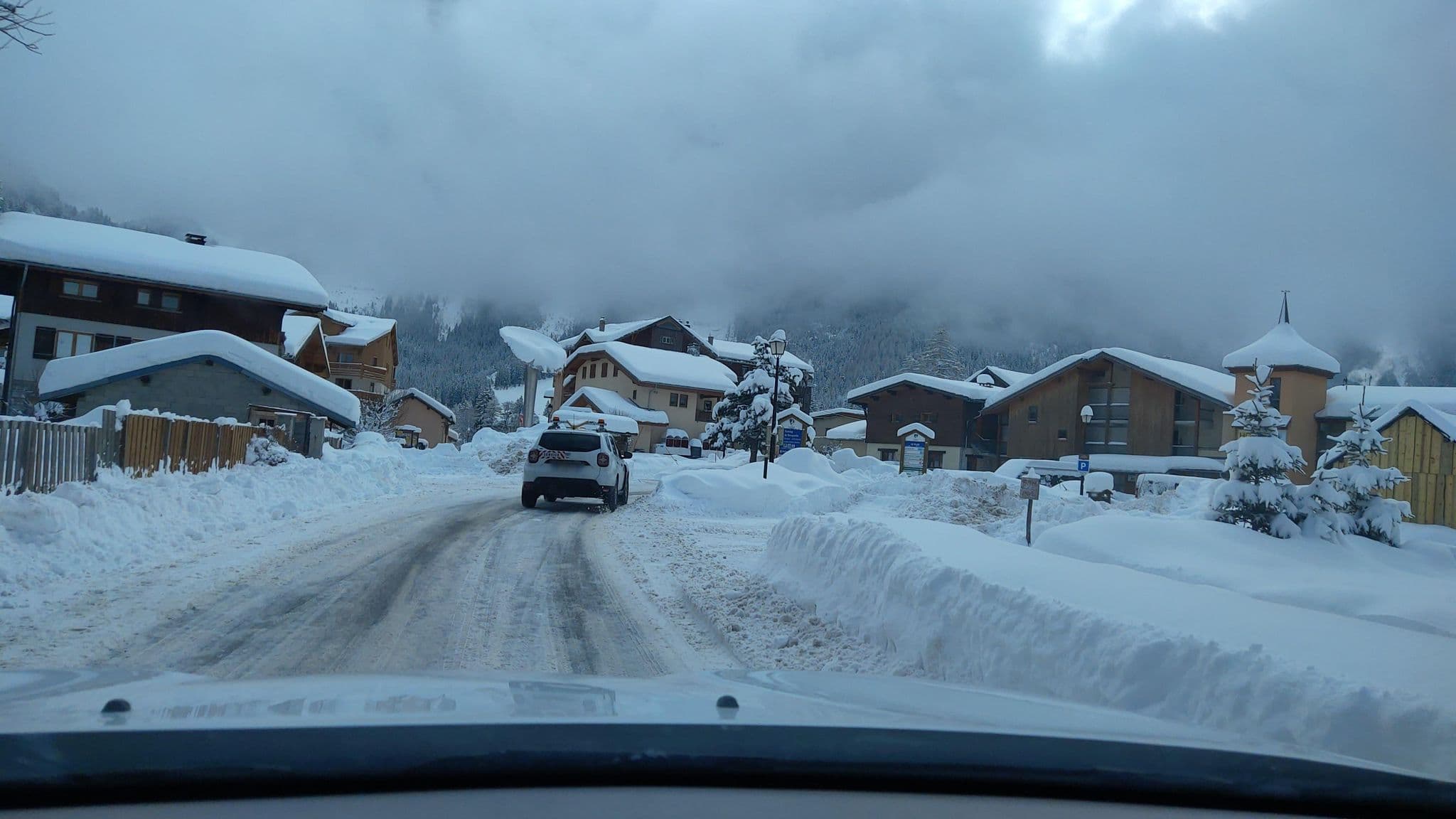 Street view near Anae, Courchevel — © MatthieuF4FNE (CC BY-SA · Mapillary)