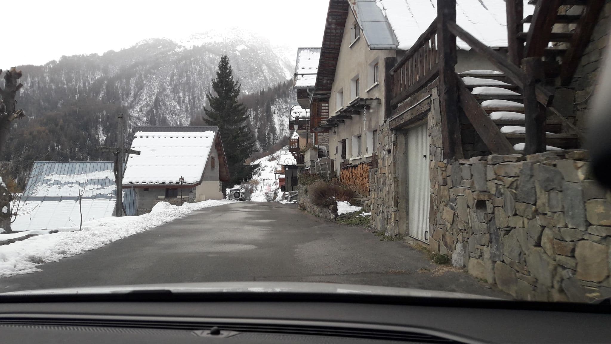 Street view near Hôtel le Narcisse, Saint-Michel-de-Maurienne — © eric_s (CC BY-SA · Mapillary)