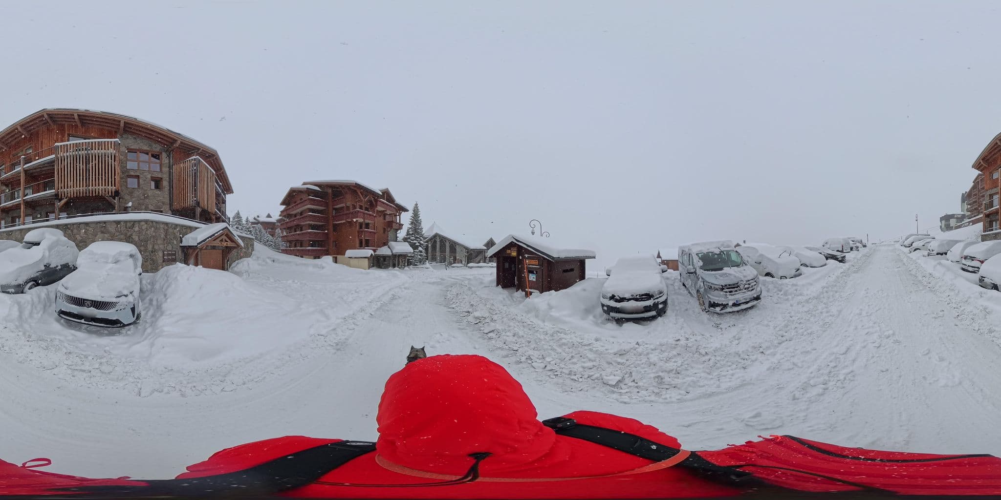 Street view near Chalet 2000, Val Thorens — © MattWithHuskies (CC BY-SA · Mapillary)