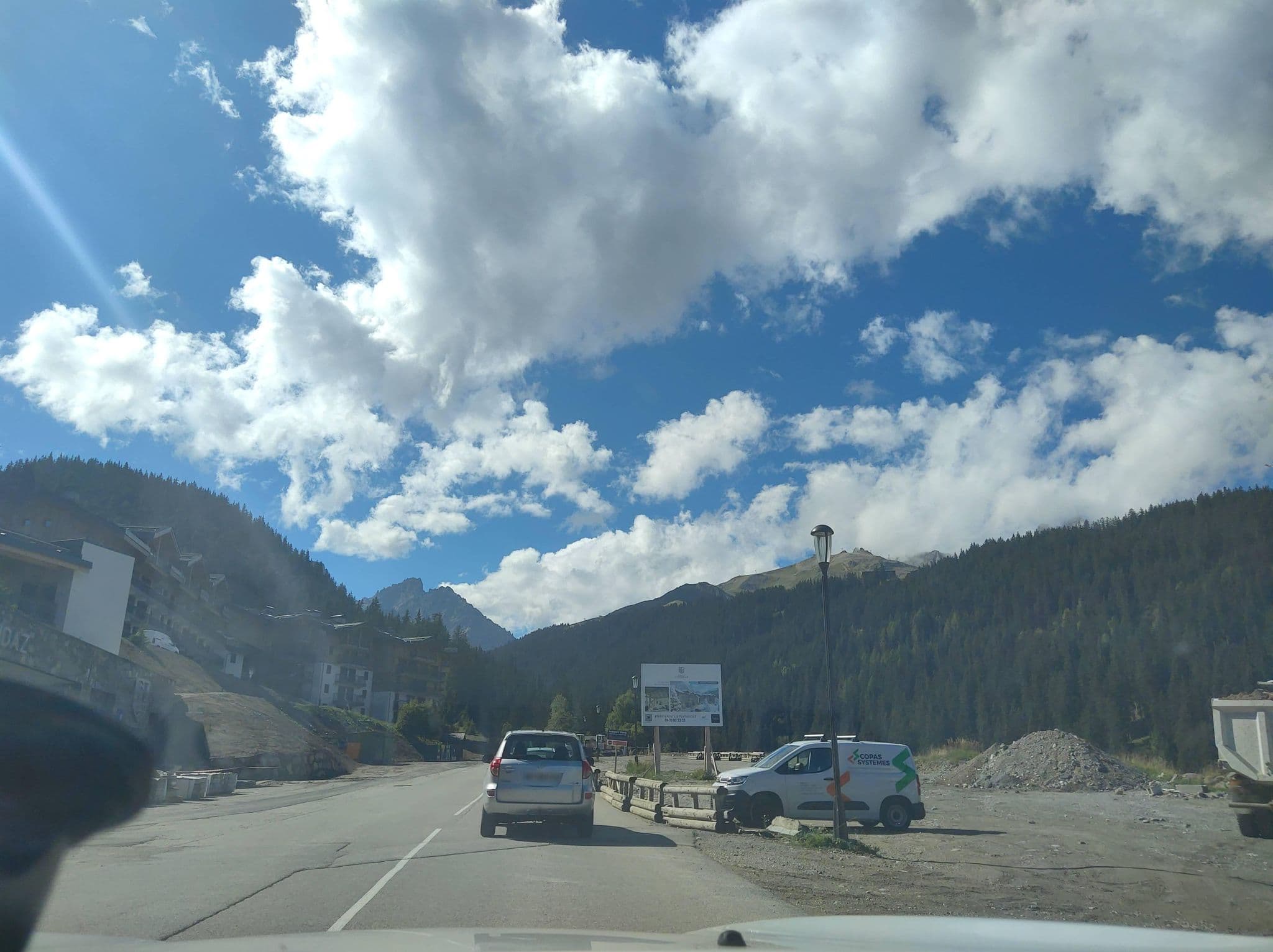 Street view near Ariondaz, Courchevel — © MatthieuF4FNE (CC BY-SA · Mapillary)