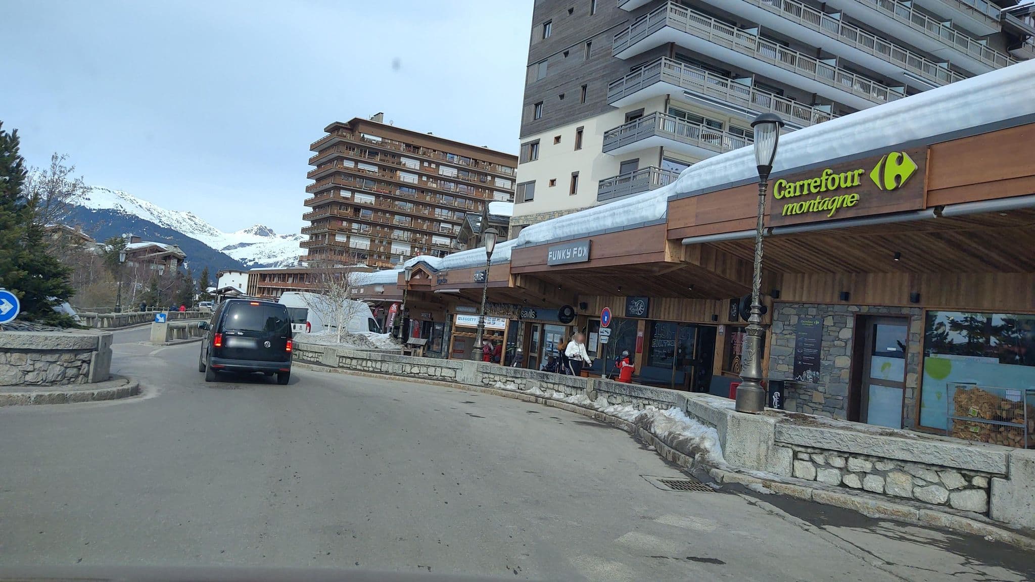 Street view near Residence Aspen Lodge, Courchevel — © MatthieuF4FNE (CC BY-SA · Mapillary)