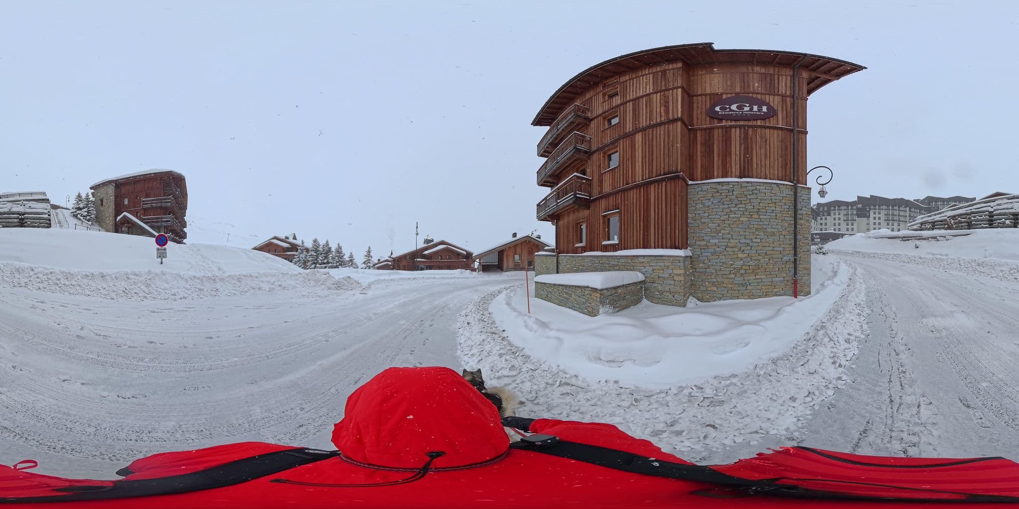 Street view near Bio-chalet, Val Thorens — © MattWithHuskies (CC BY-SA · Mapillary)