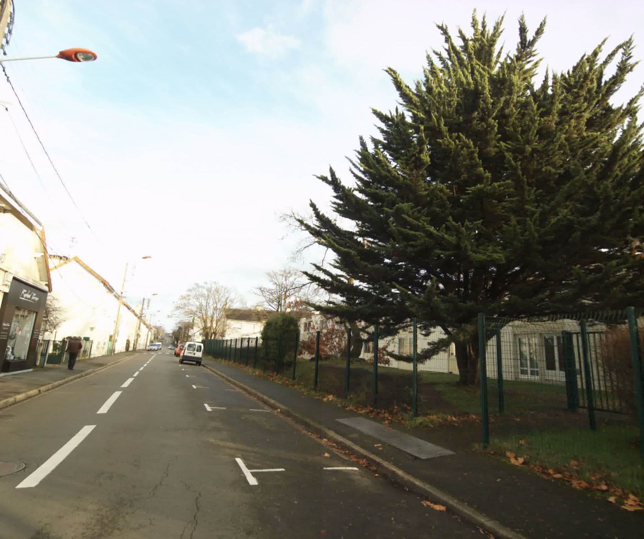 Street view near Ibis, Le Mans — © sogefi (CC BY-SA · Mapillary)