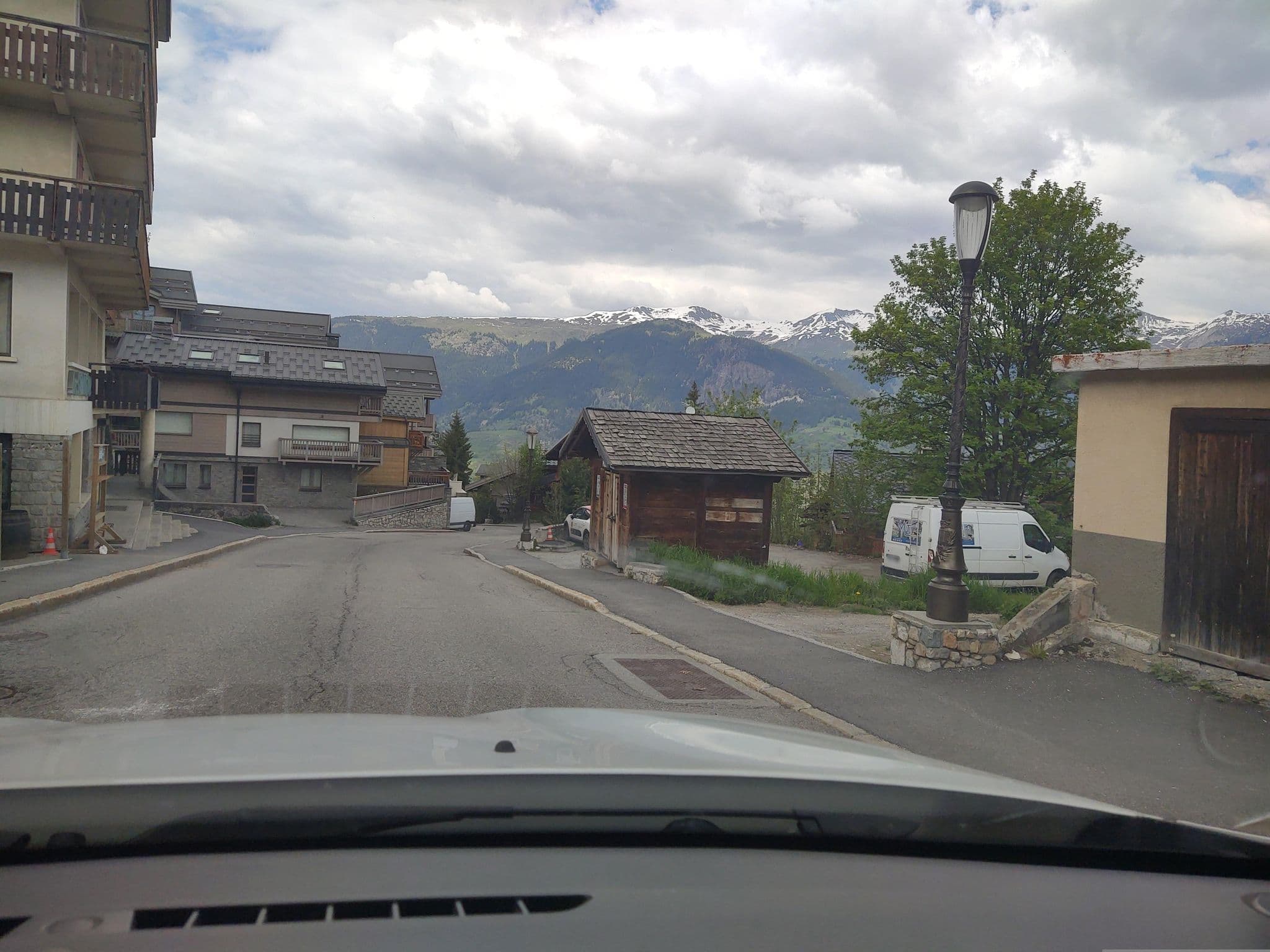 Street view near Hotel Chanrossa, Courchevel — © MatthieuF4FNE (CC BY-SA · Mapillary)