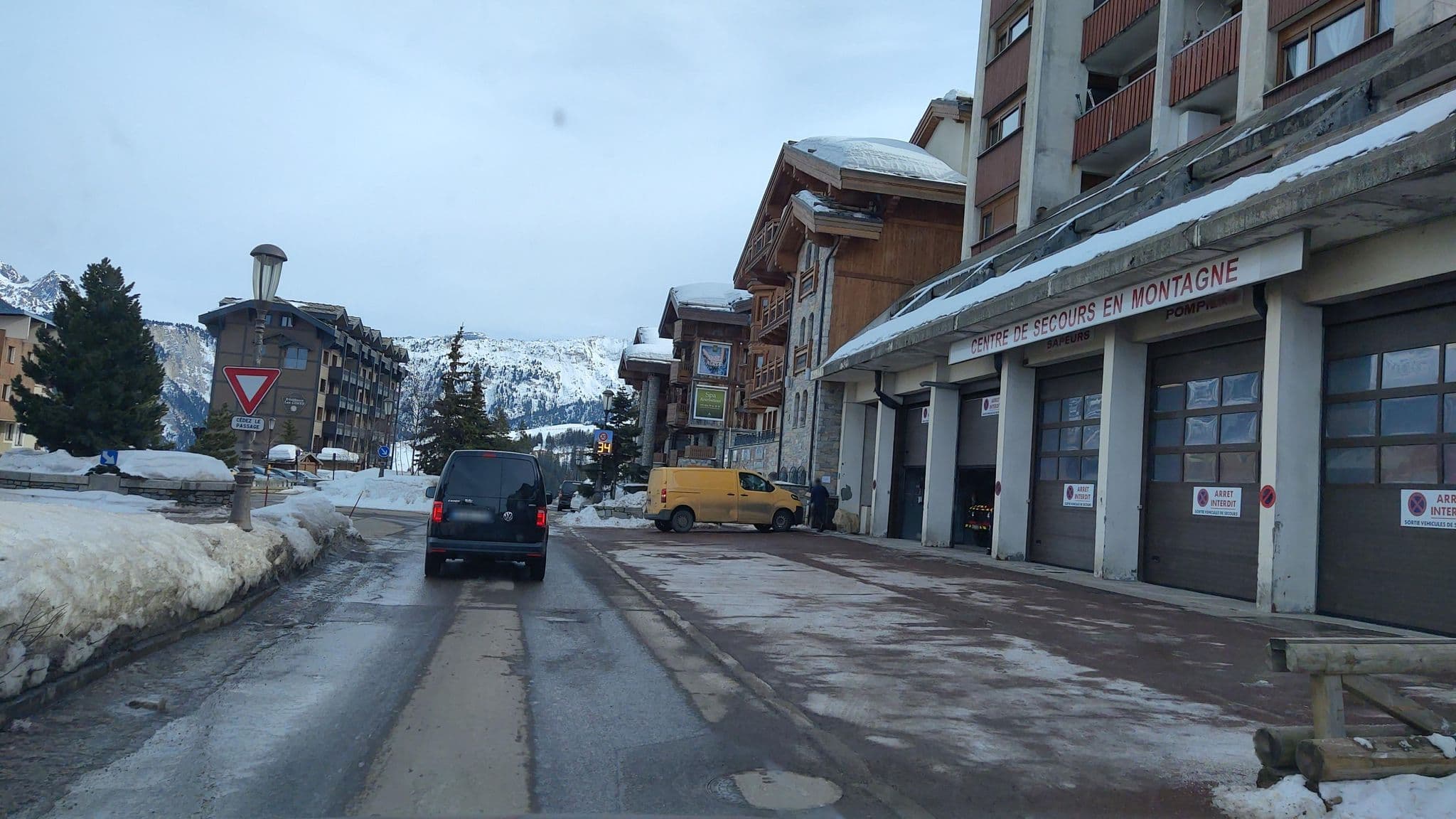 Street view near RESIDENCE au PAIN d'ANTAN Courchevel 1850, Courchevel — © MatthieuF4FNE (CC BY-SA · Mapillary)