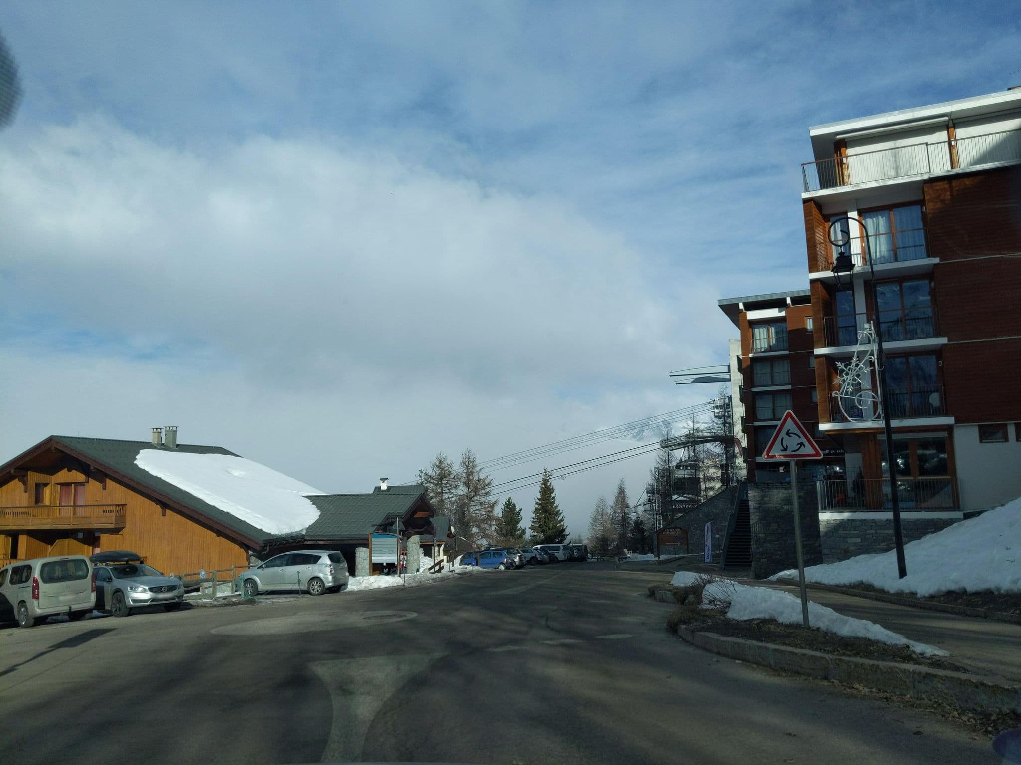 Street view near Chalets des Deux Domaines, Belle-Plagne — © alexmodesto73 (CC BY-SA · Mapillary)