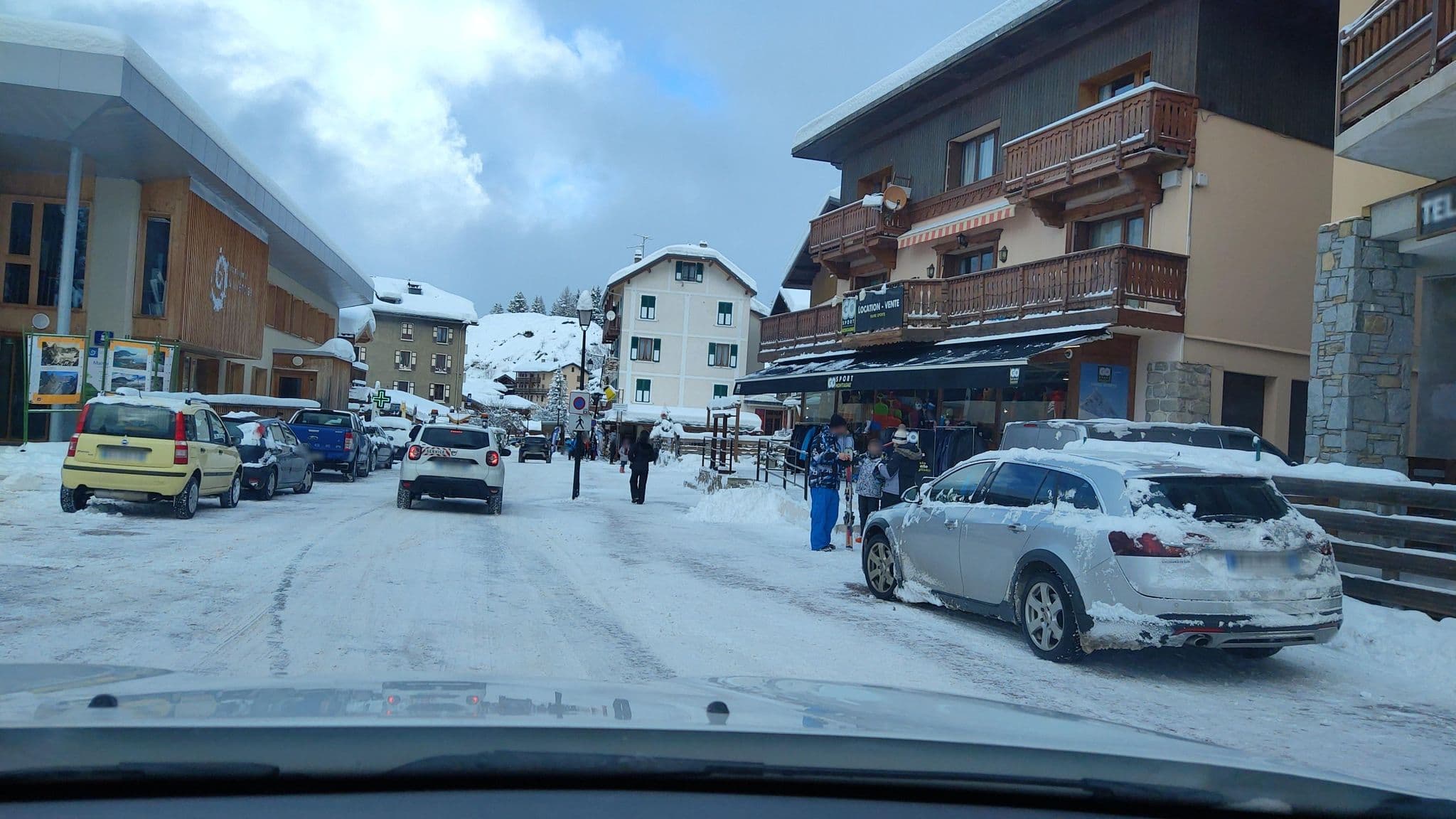 Street view near Vacanciel Pralognan La Vanoise, Courchevel — © MatthieuF4FNE (CC BY-SA · Mapillary)