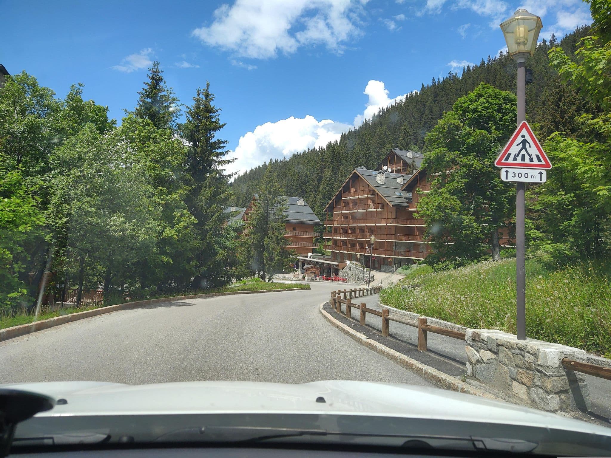 Street view near Le Yéti, Méribel — © MatthieuF4FNE (CC BY-SA · Mapillary)