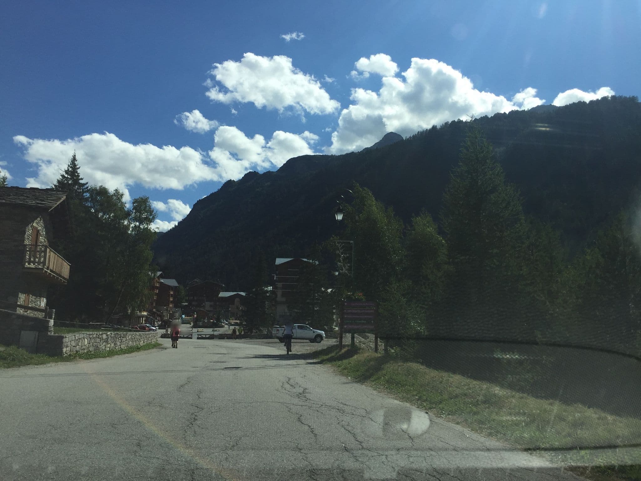 Street view near Les Chalets du Thabor, Modane — © pgiraud (CC BY-SA · Mapillary)