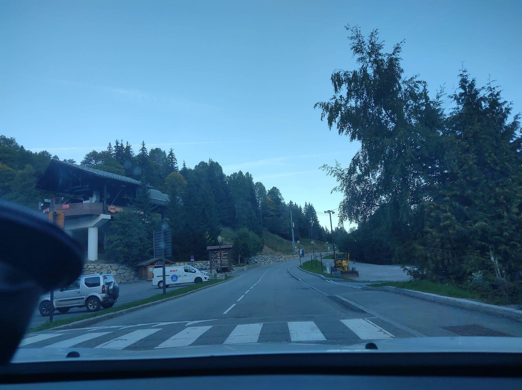 Street view near L'Eterlou, Méribel — © MatthieuF4FNE (CC BY-SA · Mapillary)