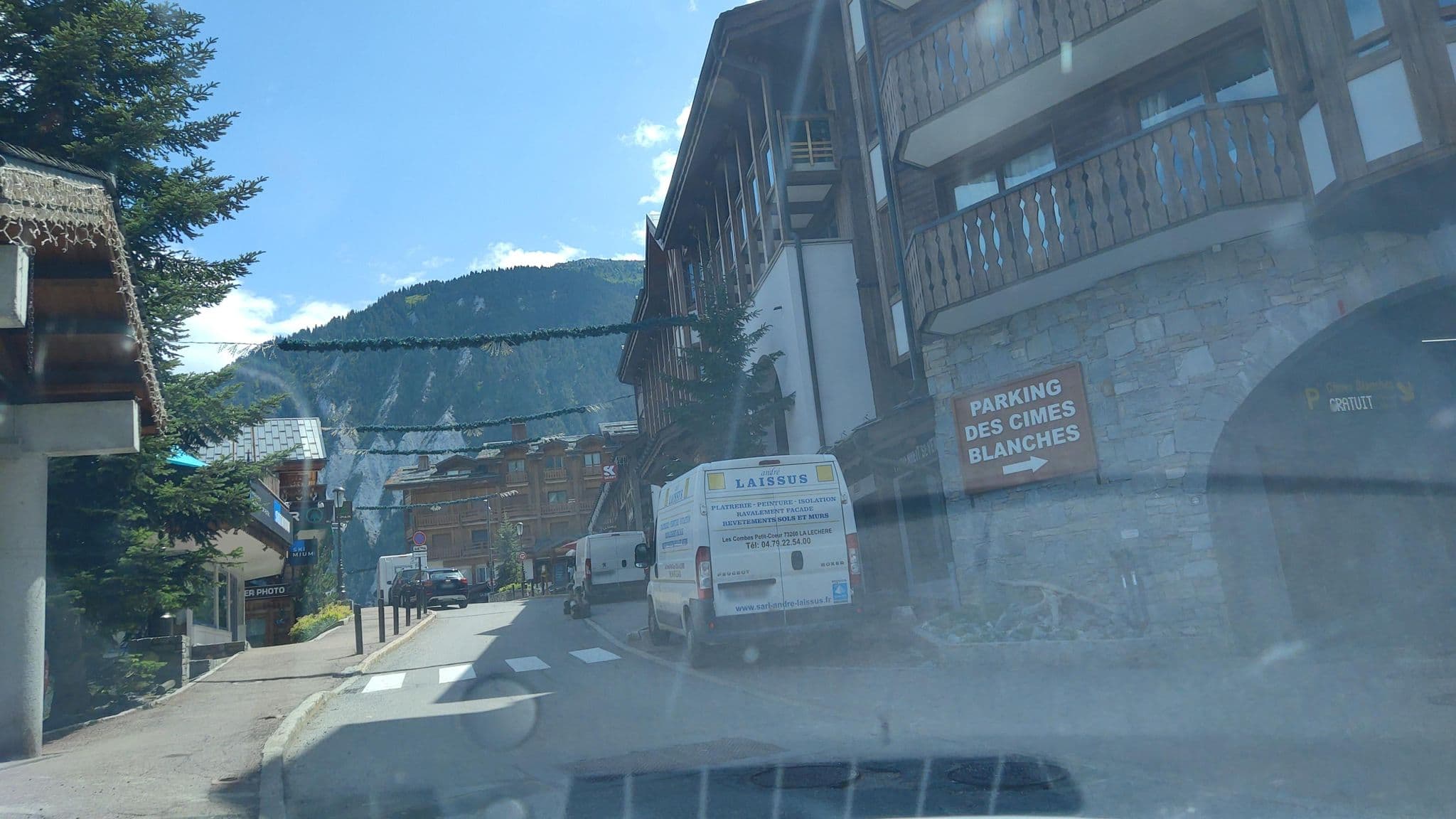 Street view near Hotel Les Cascades, Courchevel — © MatthieuF4FNE (CC BY-SA · Mapillary)
