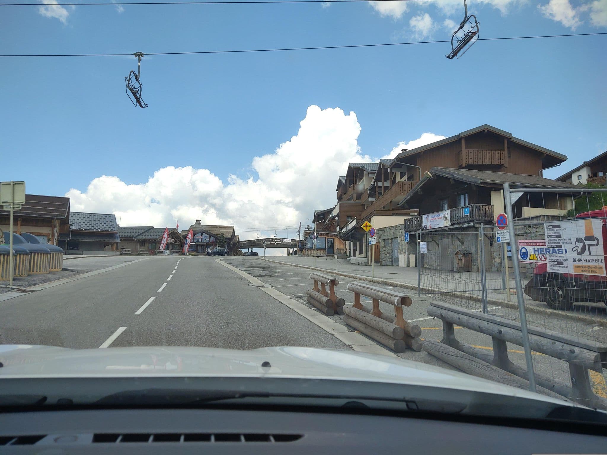 Street view near Ryan's hotel room 😴☃, Beaufort — © MatthieuF4FNE (CC BY-SA · Mapillary)