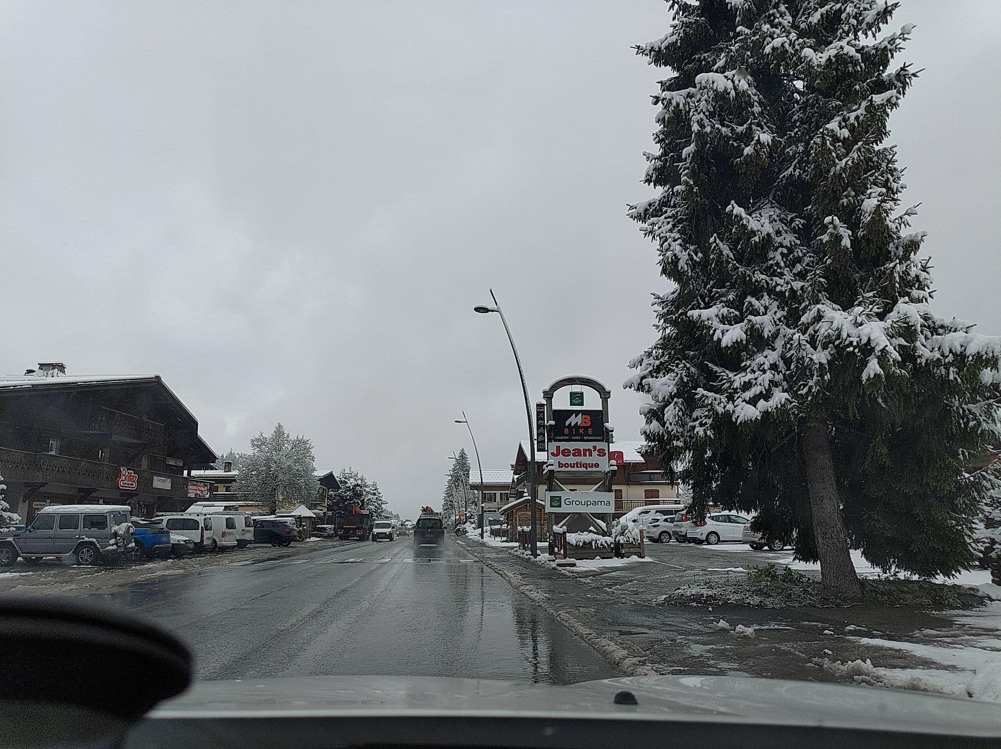Street view near Rent, Megève — © MatthieuF4FNE (CC BY-SA · Mapillary)