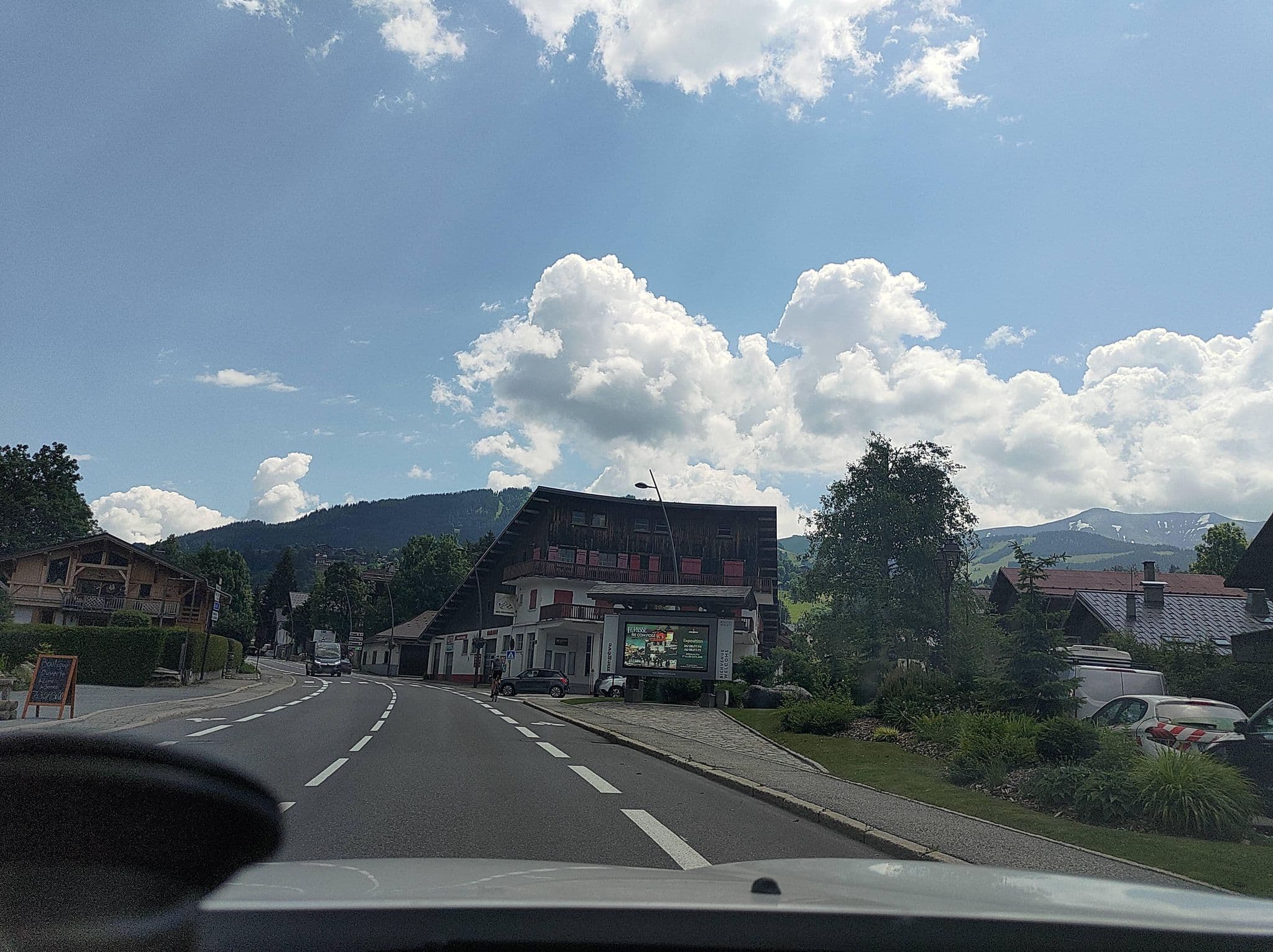 Street view near Hôtel l'Étoile d'Or, Megève — © MatthieuF4FNE (CC BY-SA · Mapillary)