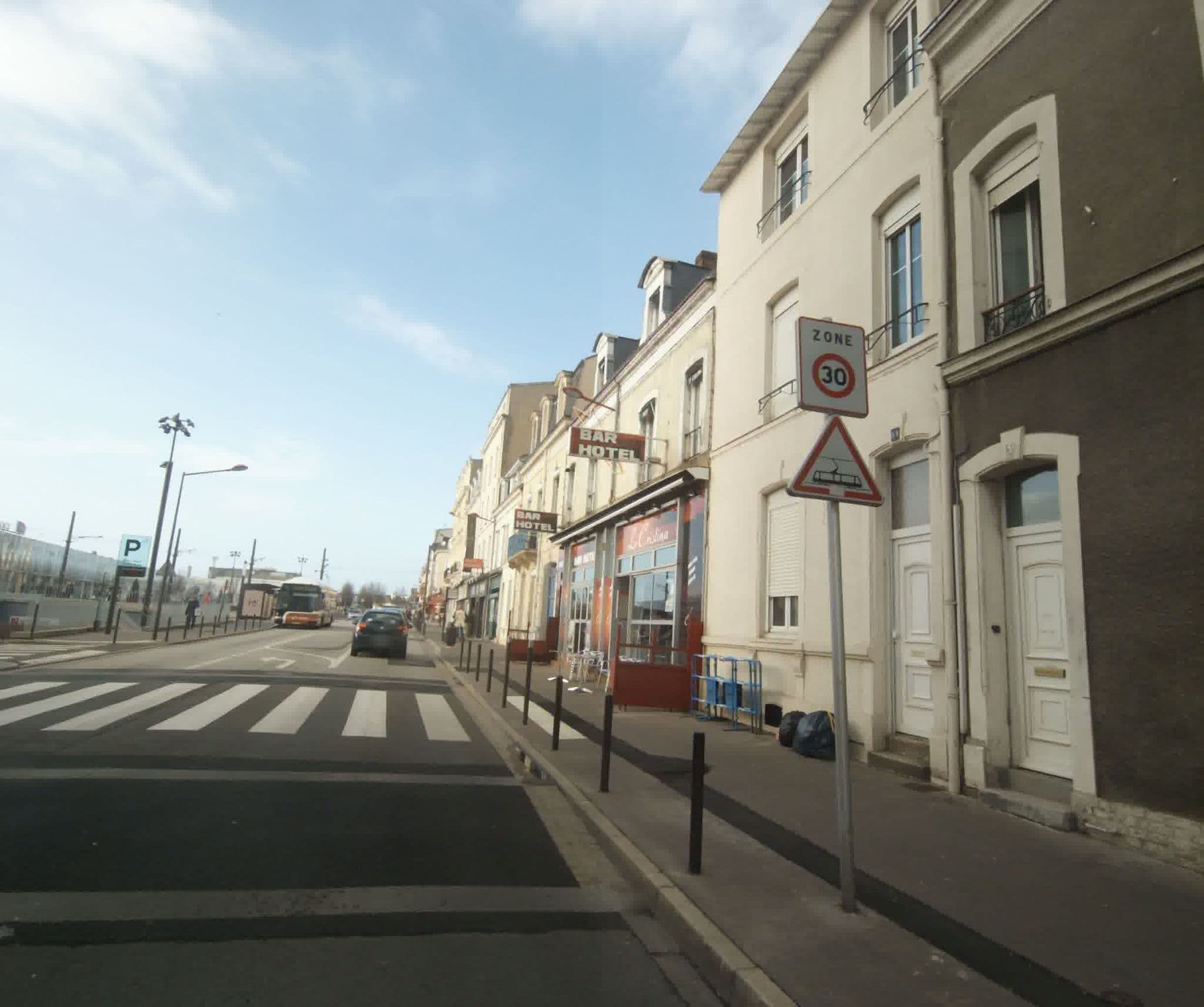 Street view near Hôtel de Rennes, Le Mans — © sogefi (CC BY-SA · Mapillary)