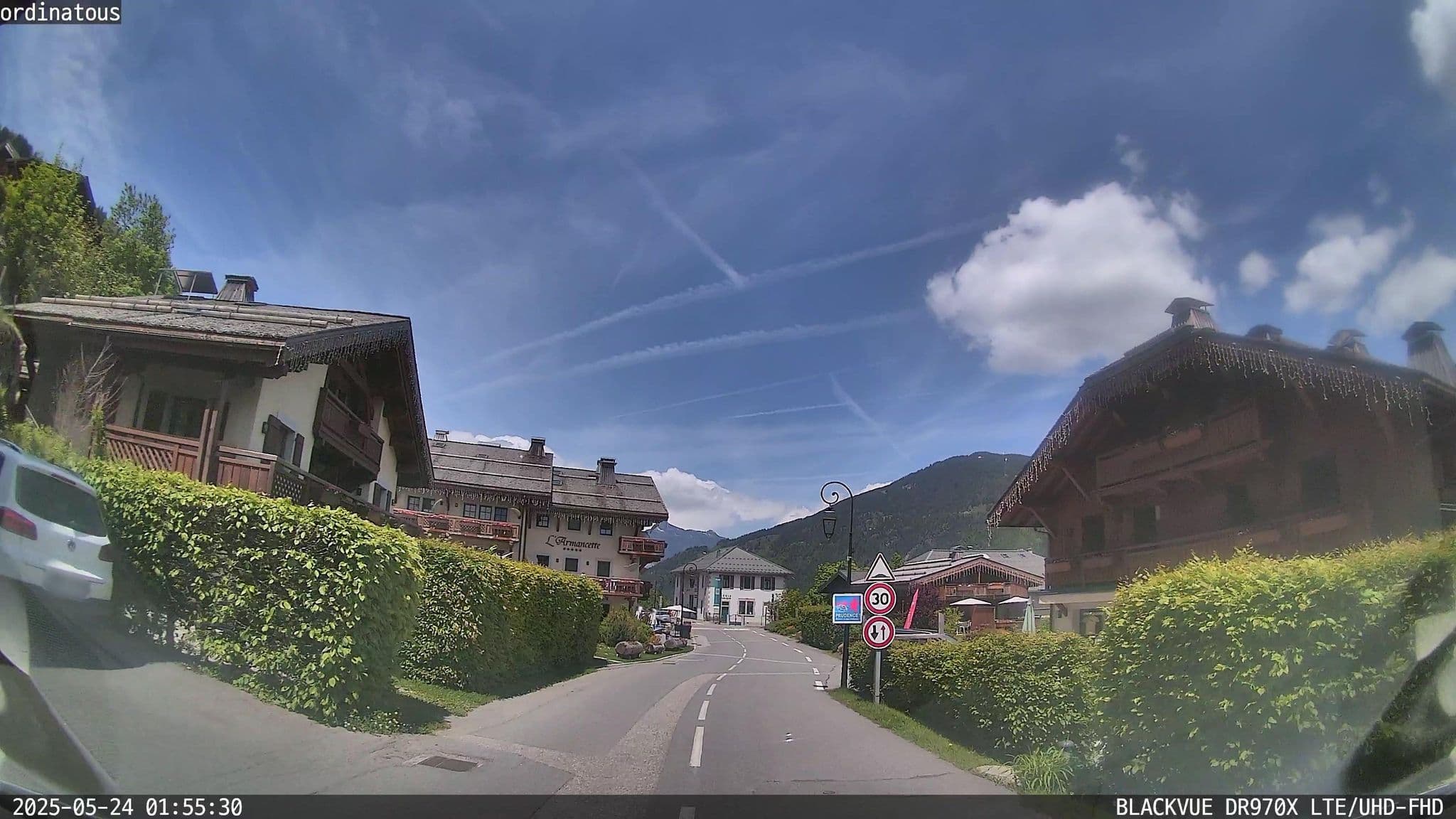 Street view near Le Mont Joly, Les Contamines-Montjoie — © ordinatous (CC BY-SA · Mapillary)